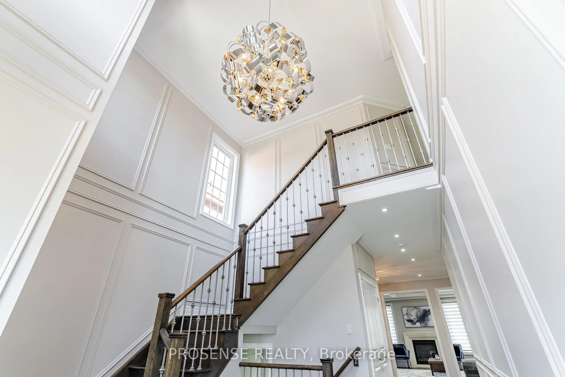 Photo 5 of 8 Macbean Crescent, Hamilton, Waterdown — HOMEH