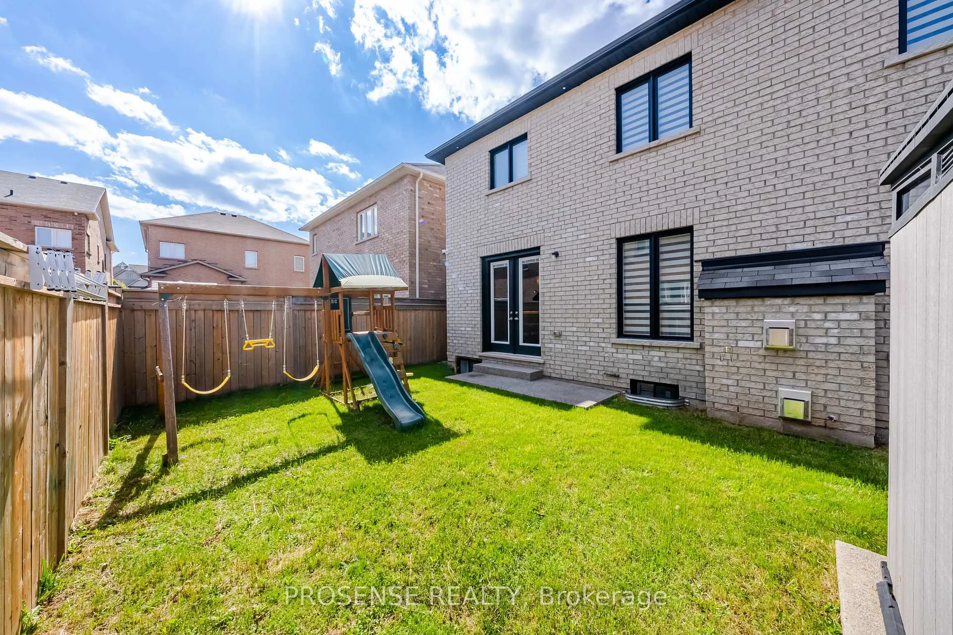 Photo 49 of 8 Macbean Crescent, Hamilton, Waterdown — HOMEH