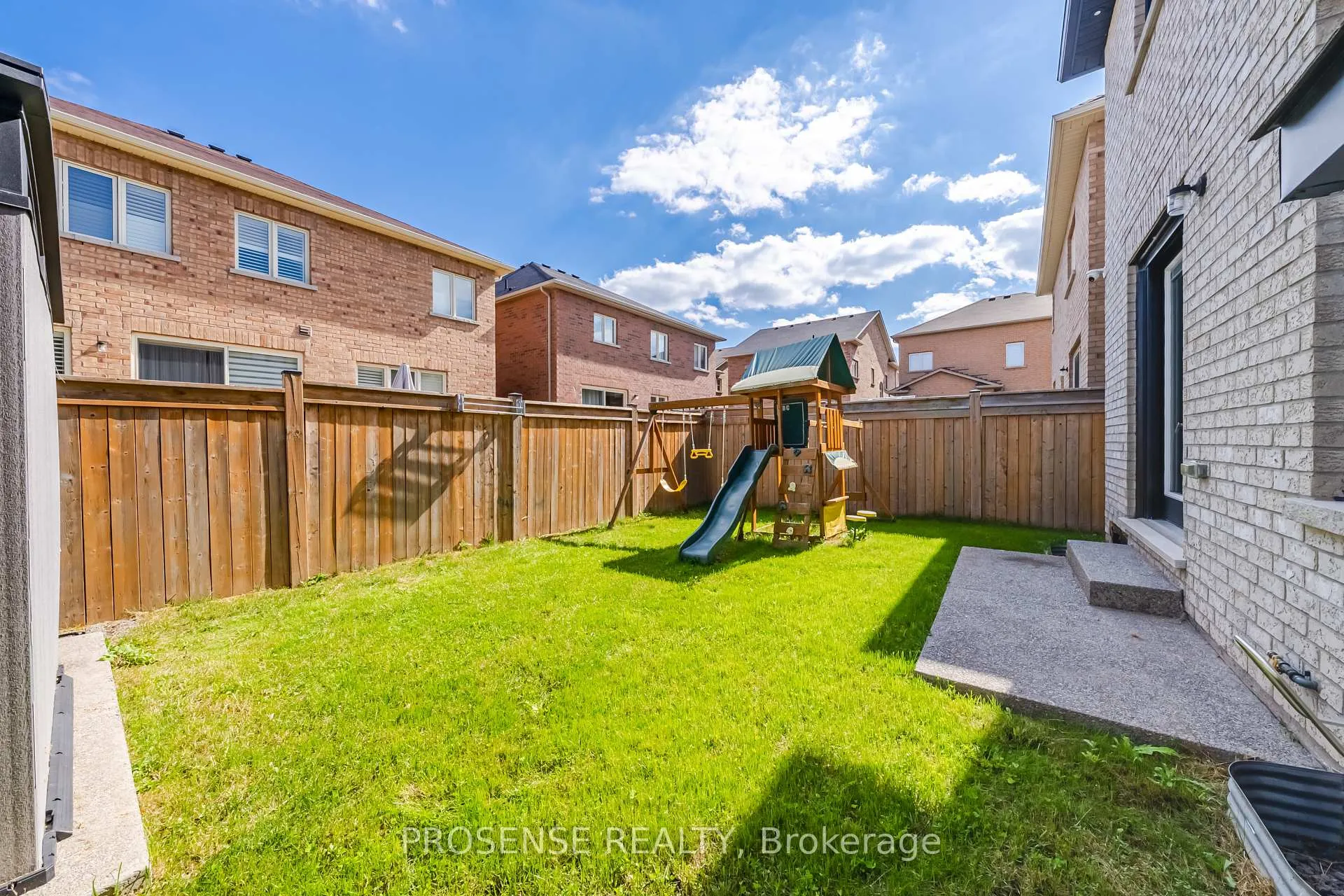 Photo 50 of 8 Macbean Crescent, Hamilton, Waterdown — HOMEH