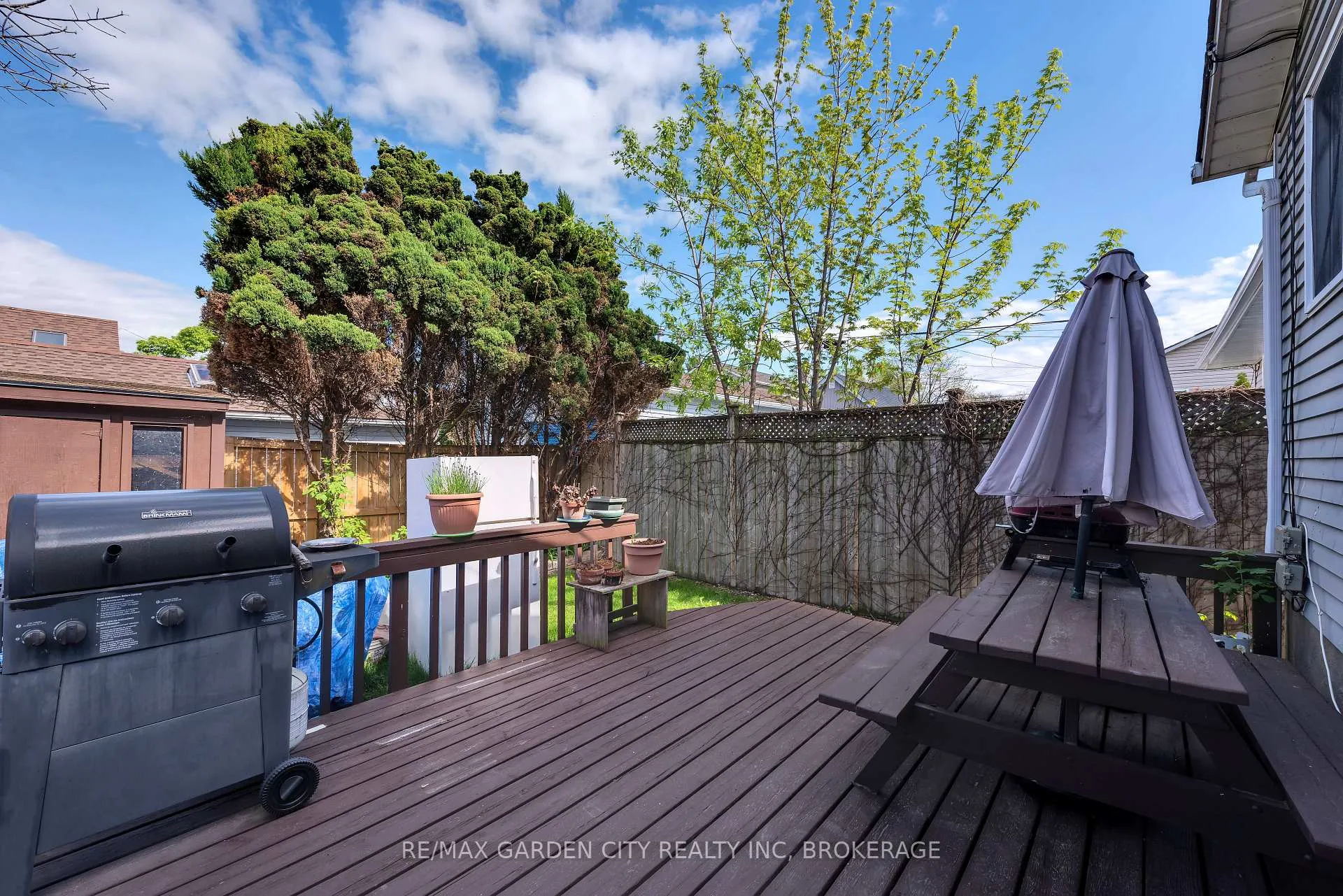 Photo 3 of 54 Bogart Street, St. Catharines, Port Weller — HOMEH
