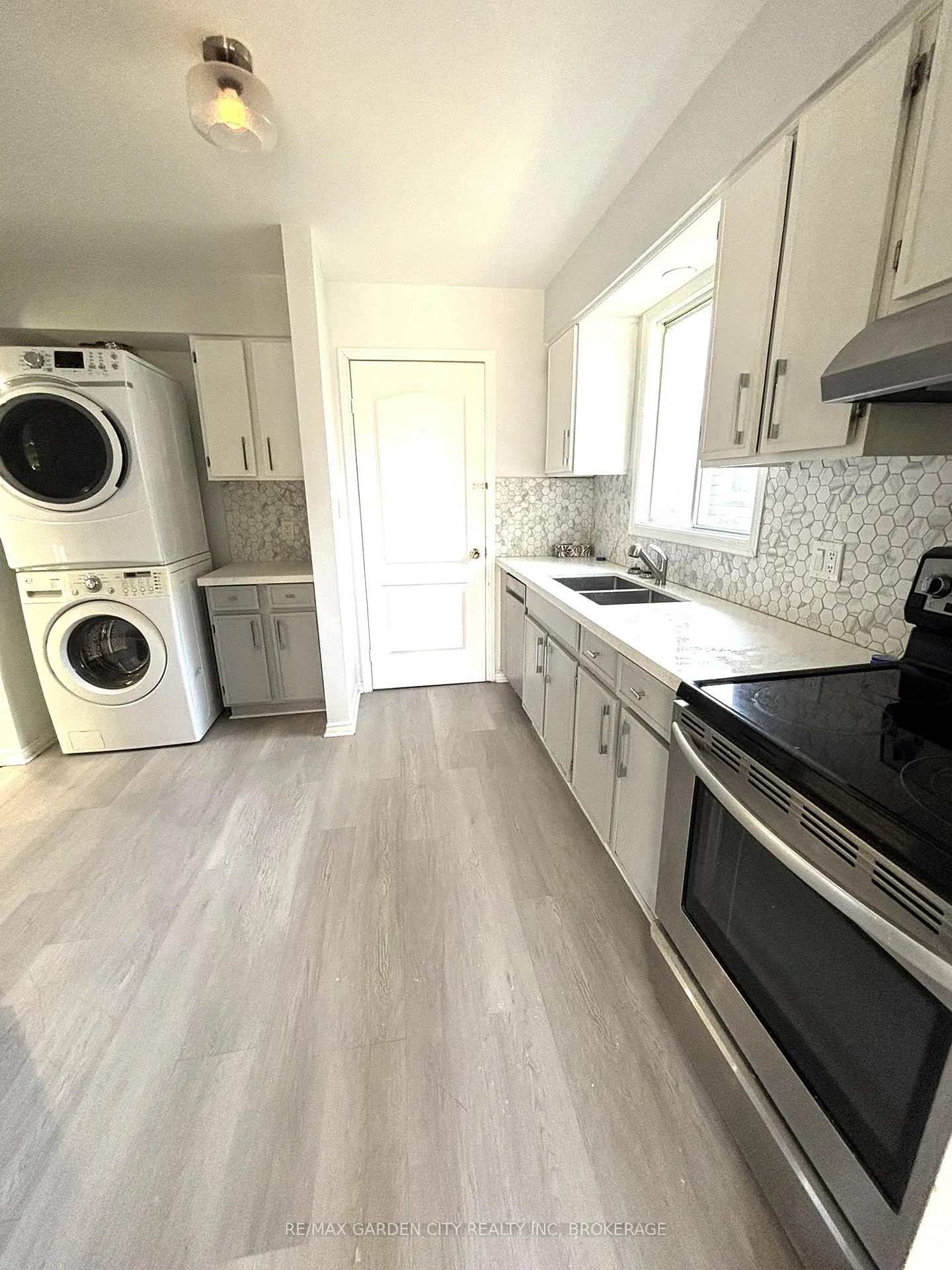 Photo 4 of 54 Bogart Street, St. Catharines, Port Weller — HOMEH