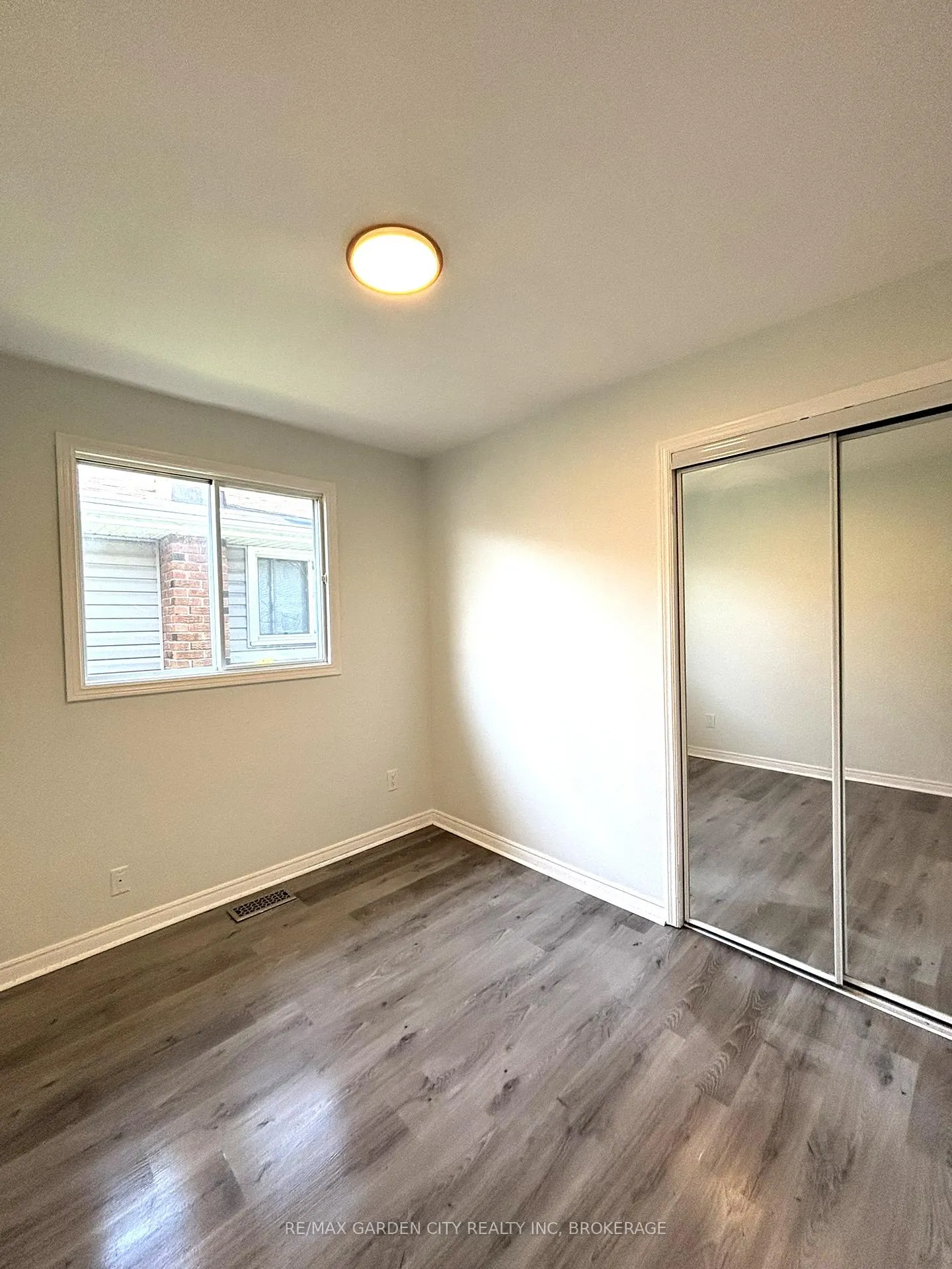 Photo 11 of 54 Bogart Street, St. Catharines, Port Weller — HOMEH