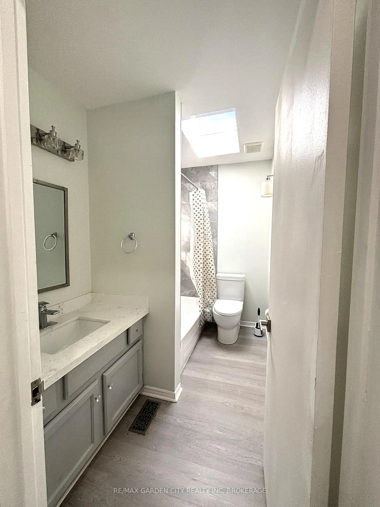 Photo 12 of 54 Bogart Street, St. Catharines, Port Weller — HOMEH