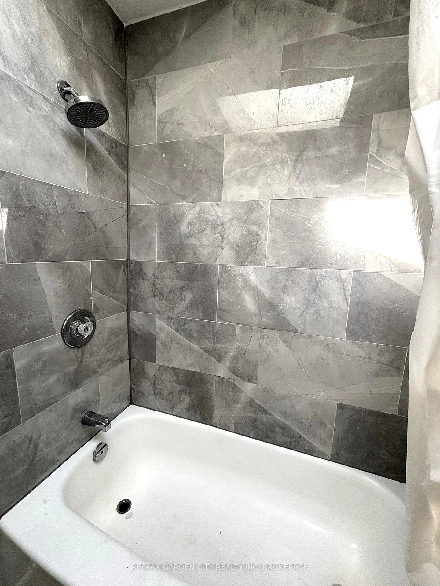 Photo 13 of 54 Bogart Street, St. Catharines, Port Weller — HOMEH