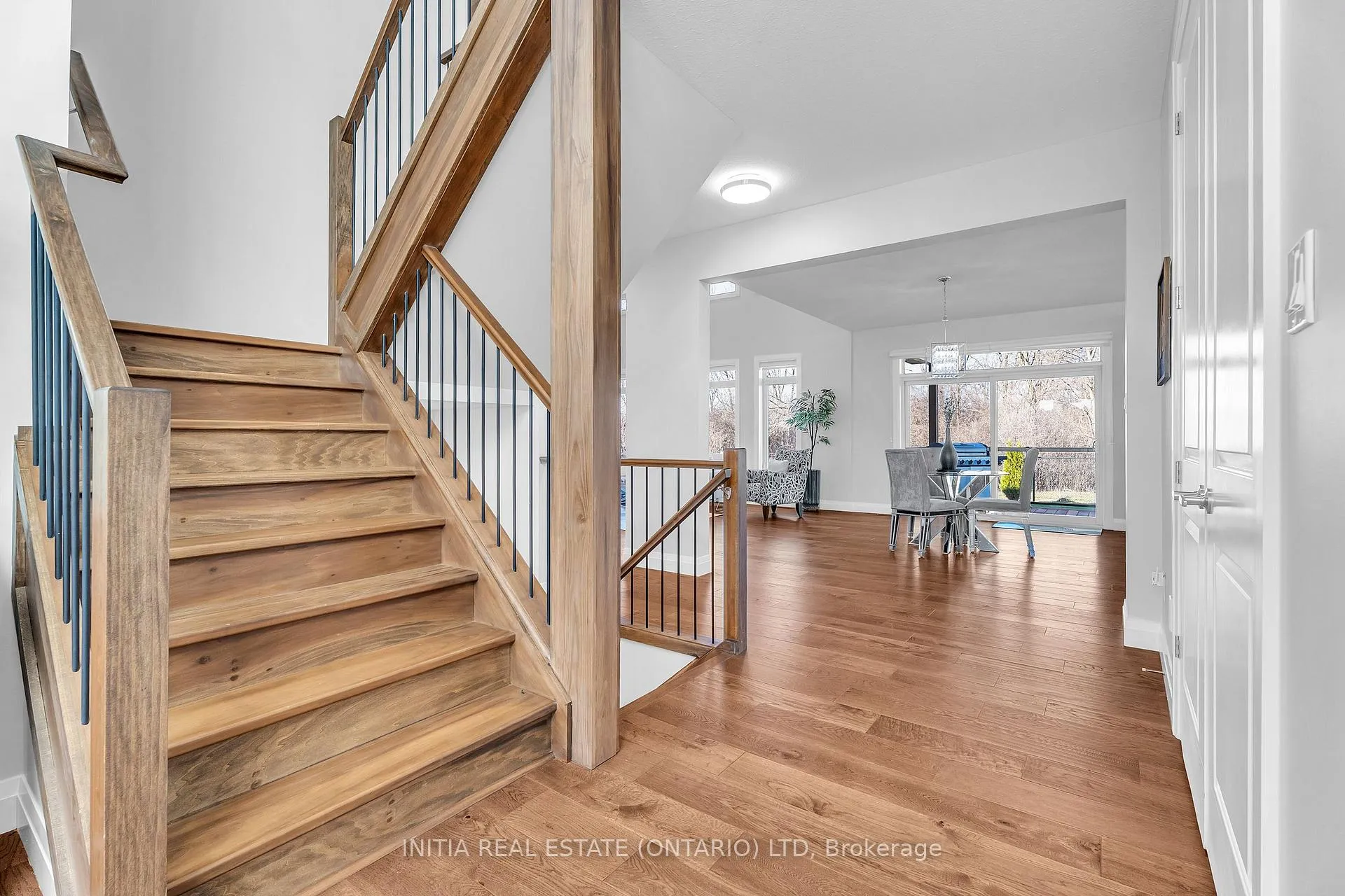 Photo 10 of 1375 Dyer Crescent, London, North S — HOMEH