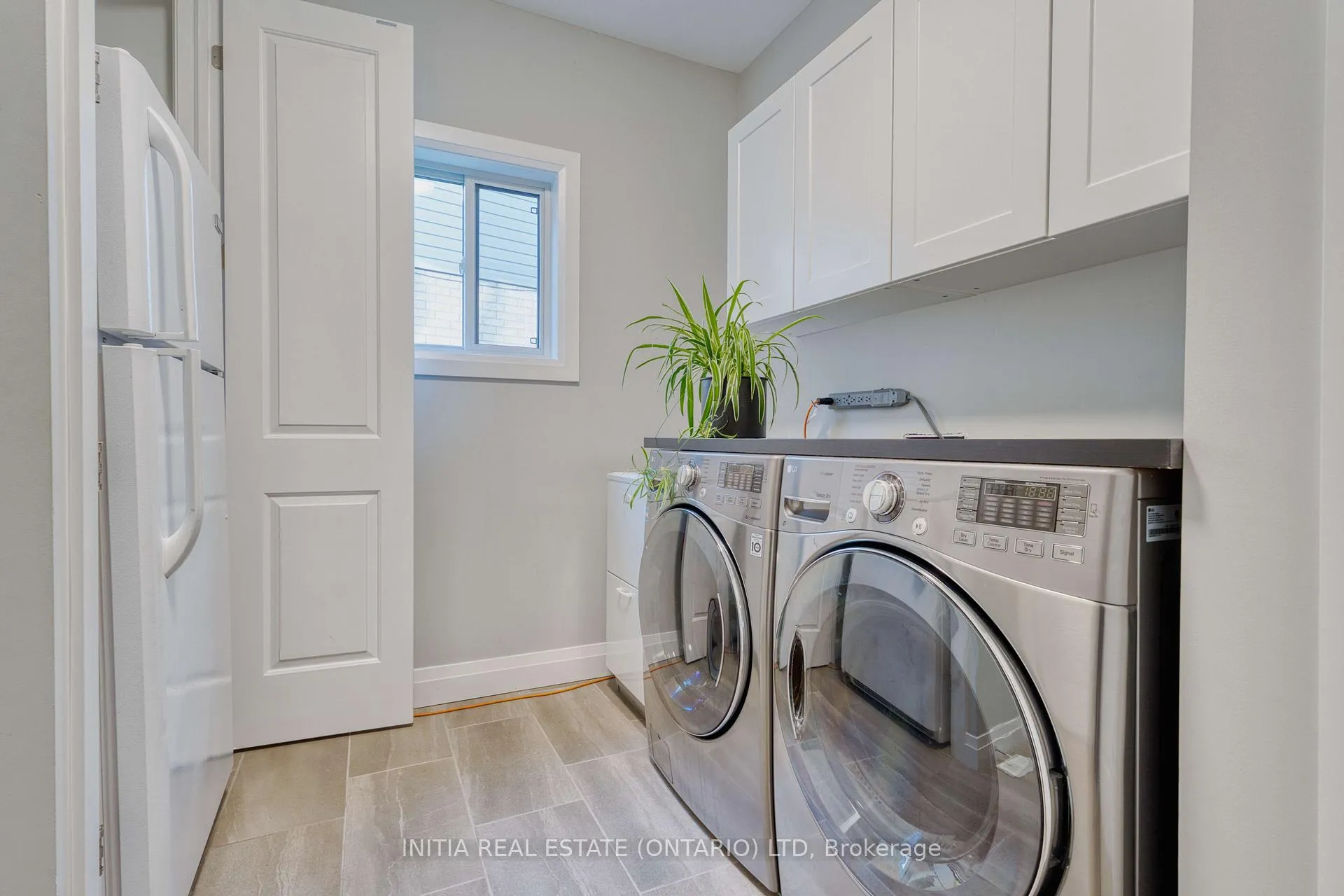 Photo 22 of 1375 Dyer Crescent, London, North S — HOMEH