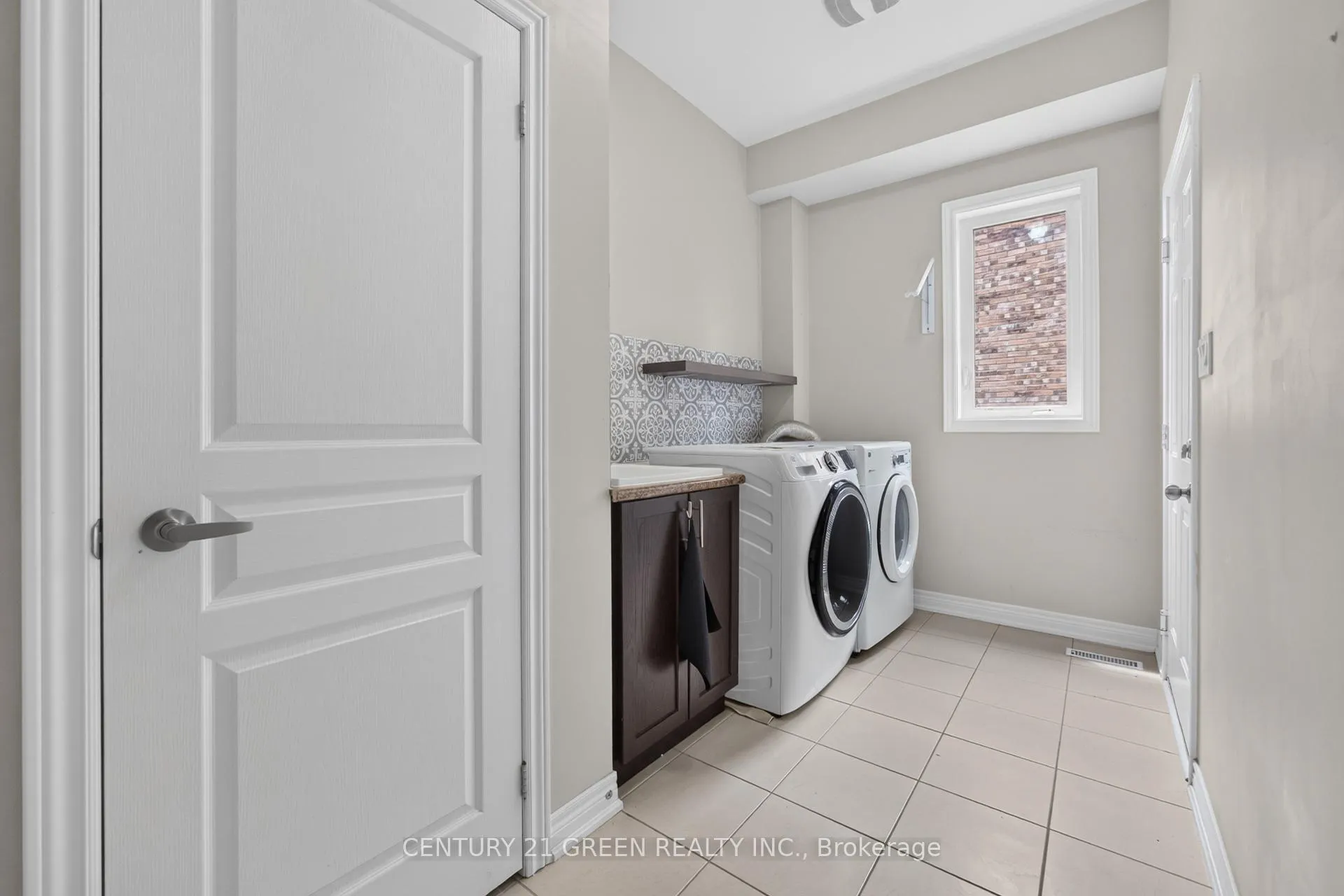 Photo 11 of 35 Roy Road, New Tecumseth, Tottenham — HOMEH