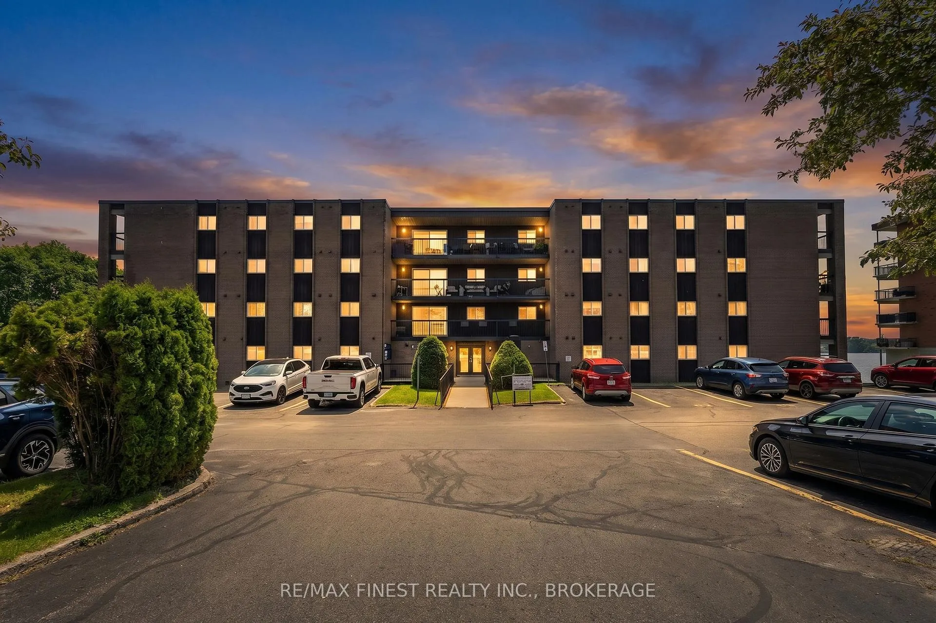 Front of Unit 101, 610 William Street S