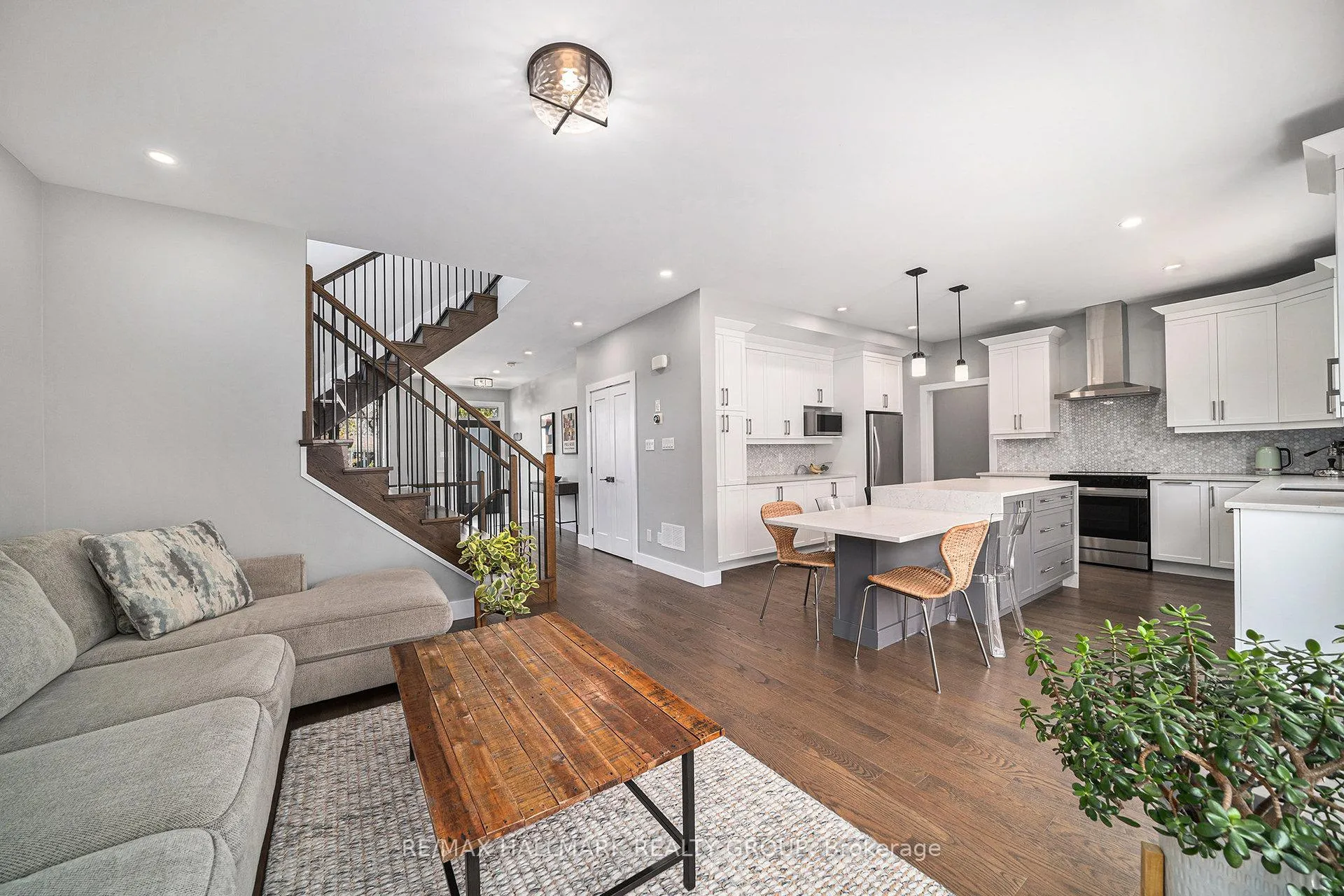Photo 5 of 17 Leeming Drive, Ottawa, Crystal Beach — HOMEH