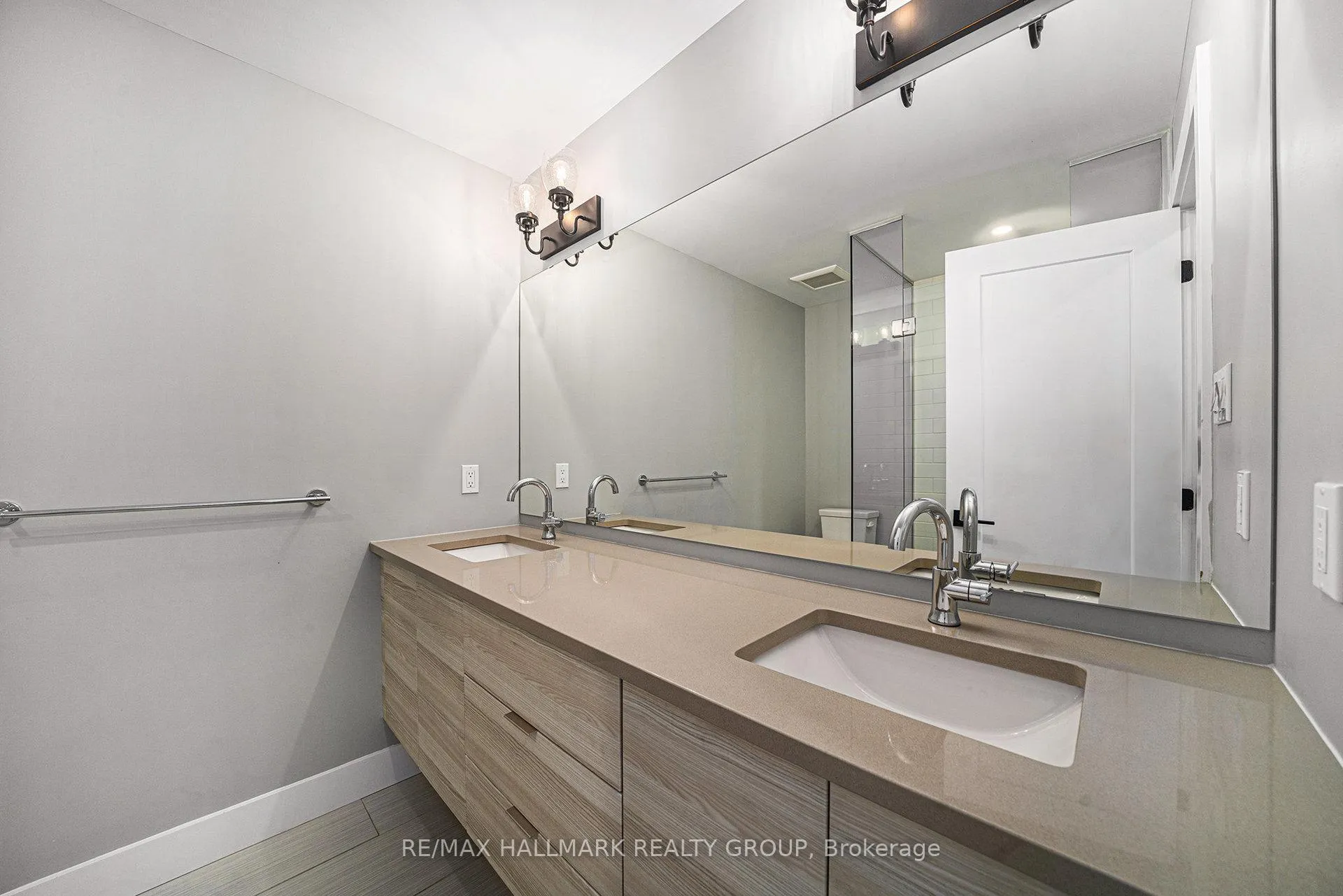 Photo 15 of 17 Leeming Drive, Ottawa, Crystal Beach — HOMEH