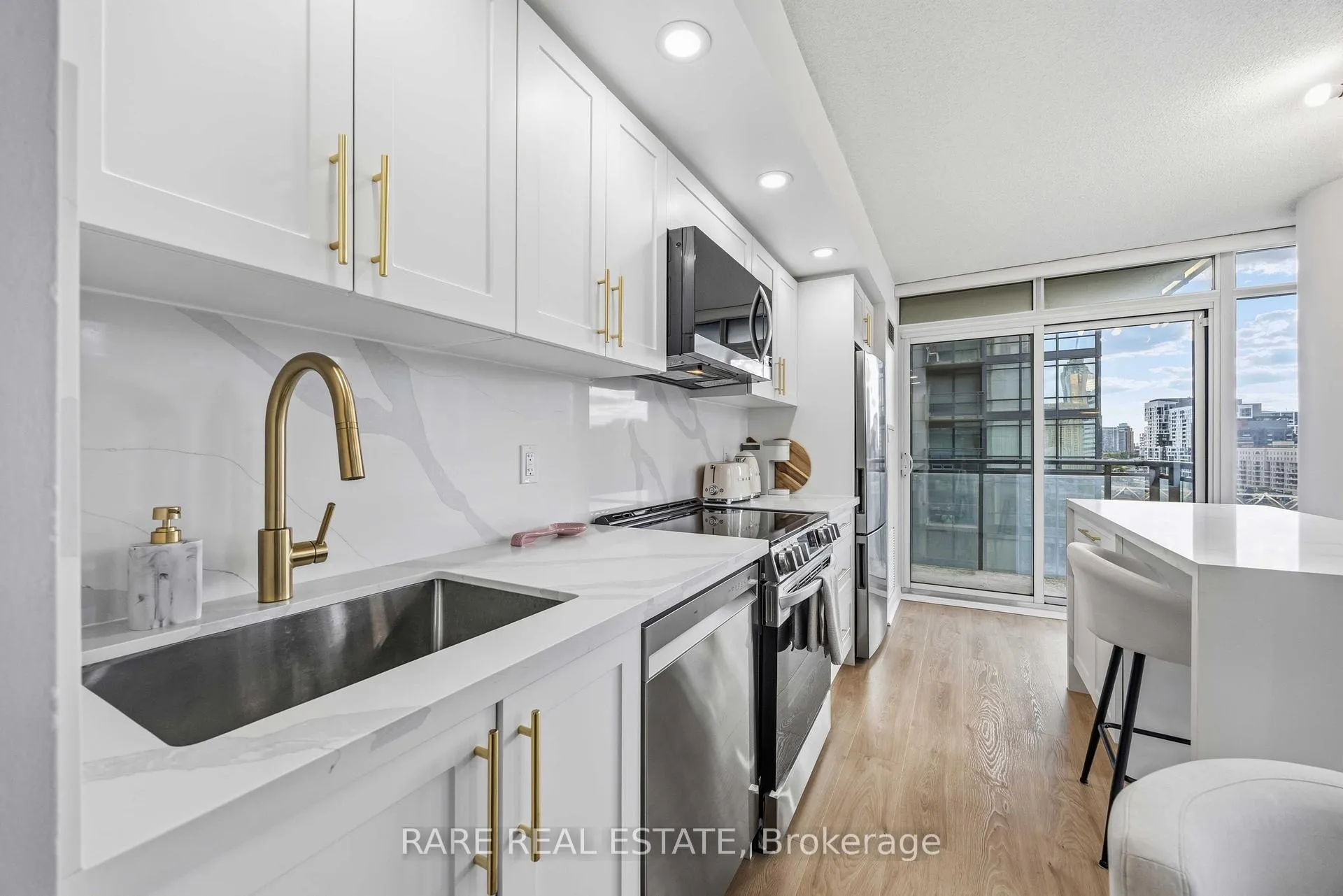 Photo 5 of Unit 1002, 4K Spadina Avenue, Toronto, Waterfront Communities — HOMEH