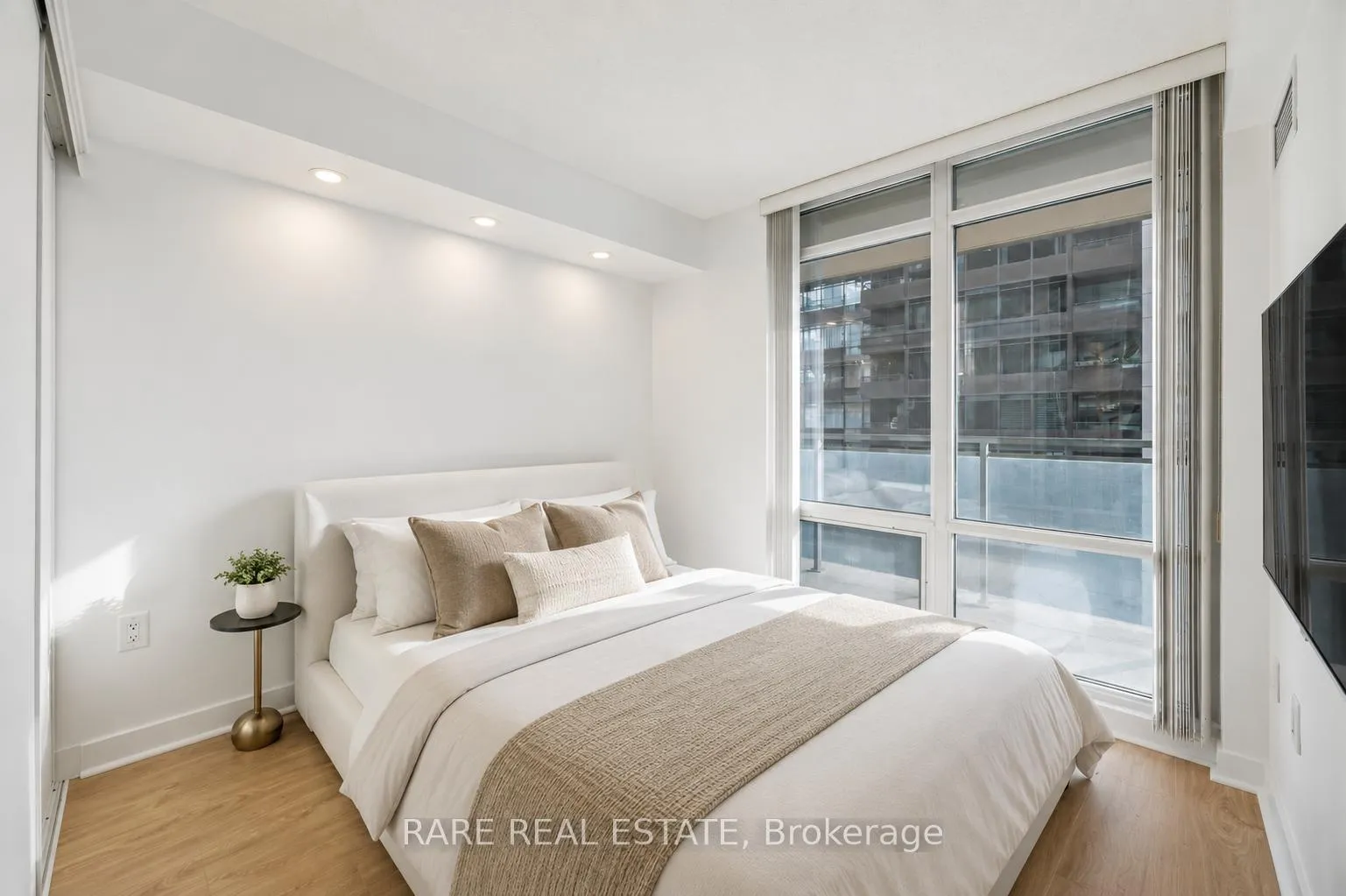 Photo 8 of Unit 1002, 4K Spadina Avenue, Toronto, Waterfront Communities — HOMEH