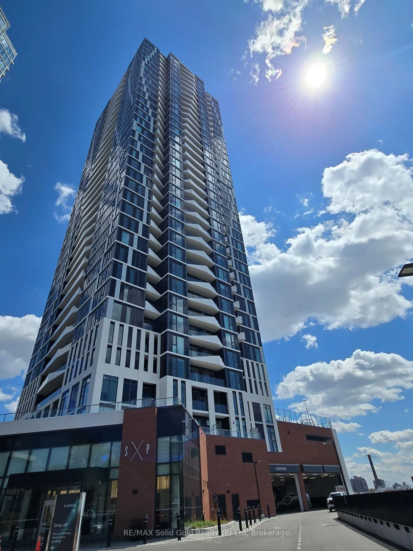 Front of 25 Wellington Street S