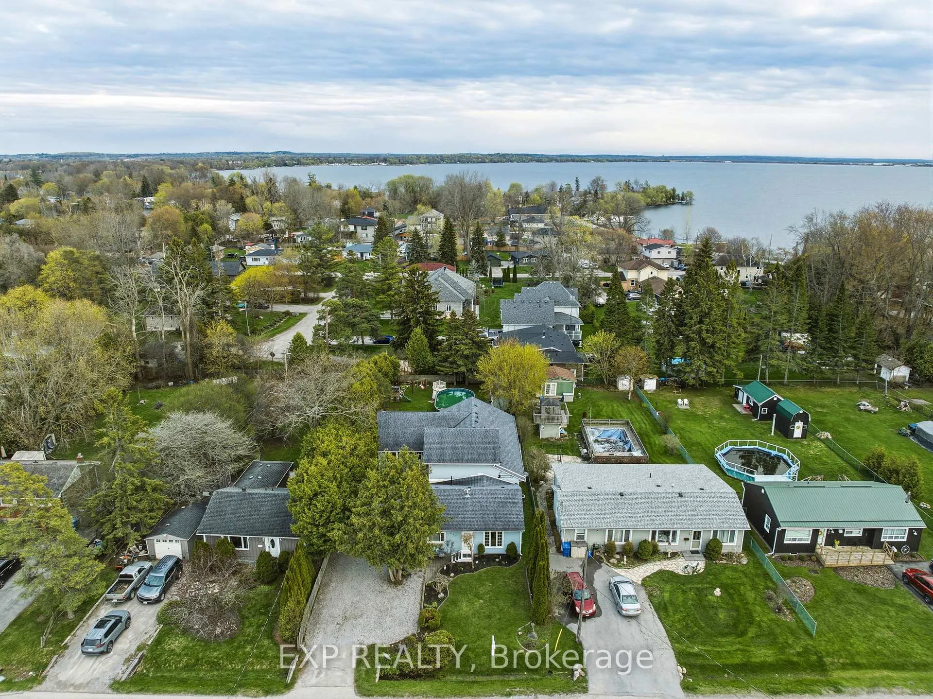 Photo 2 of 287 Elmview Gardens, Georgina, Historic Lakeshore Communities — HOMEH