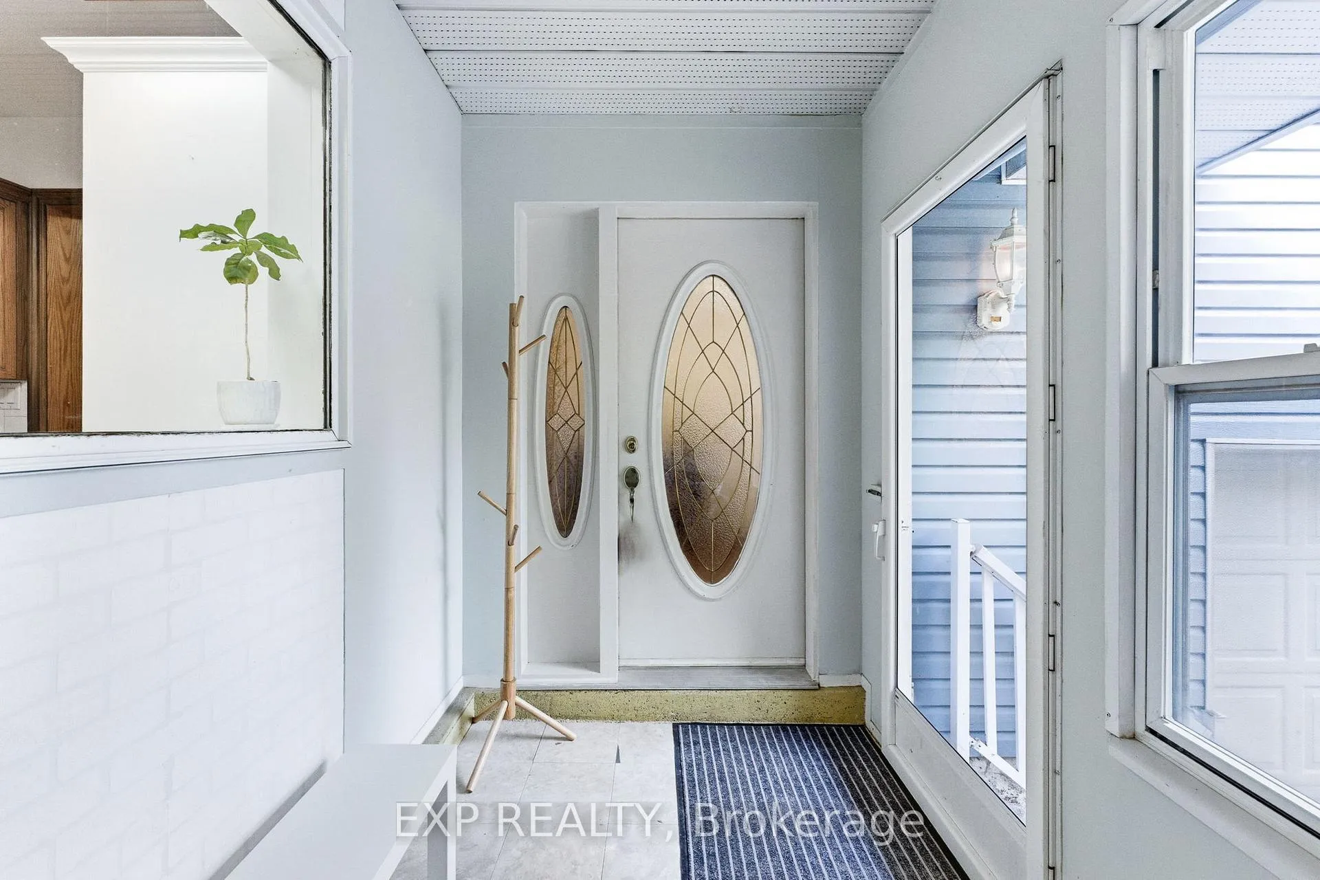 Photo 6 of 287 Elmview Gardens, Georgina, Historic Lakeshore Communities — HOMEH