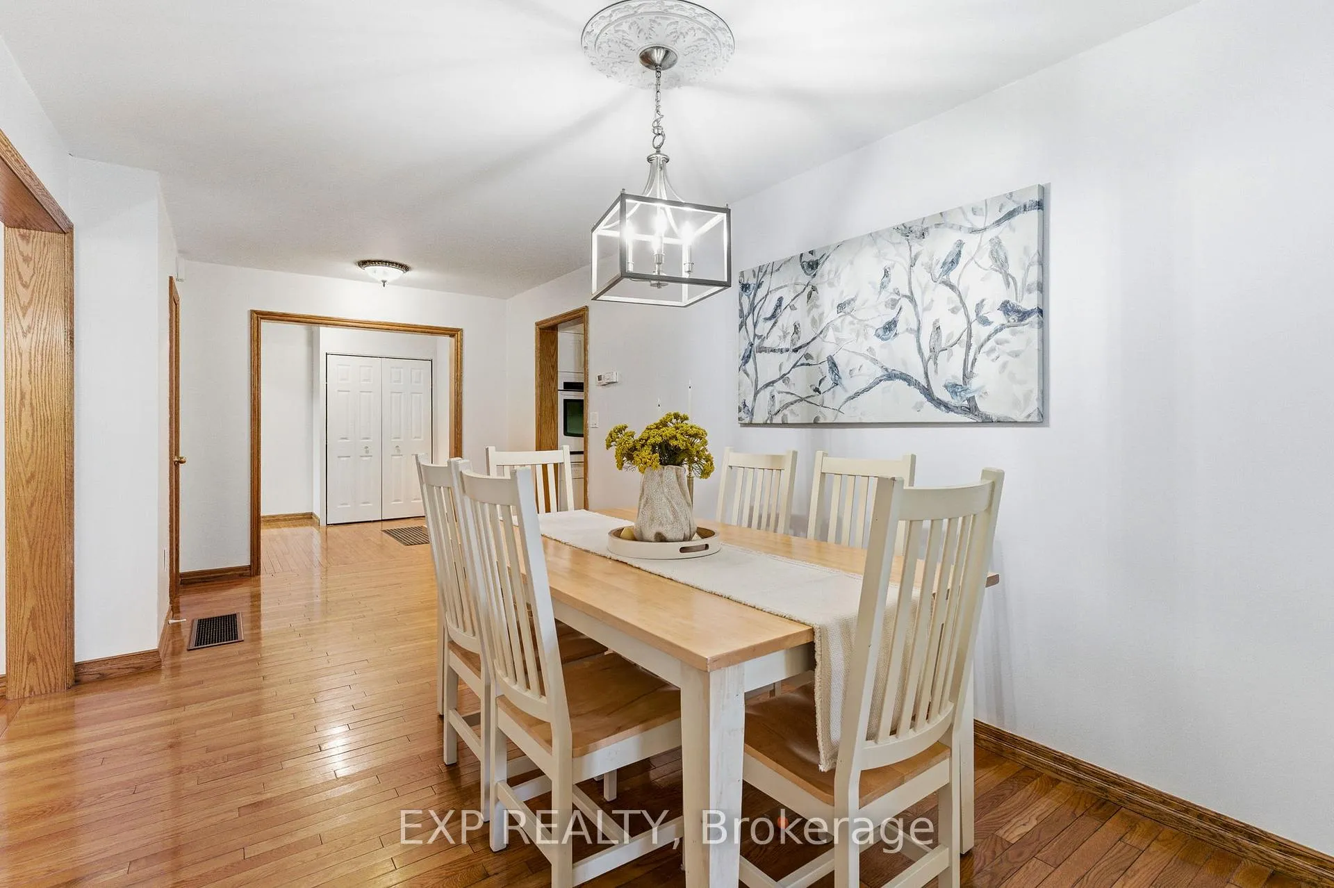 Photo 10 of 287 Elmview Gardens, Georgina, Historic Lakeshore Communities — HOMEH