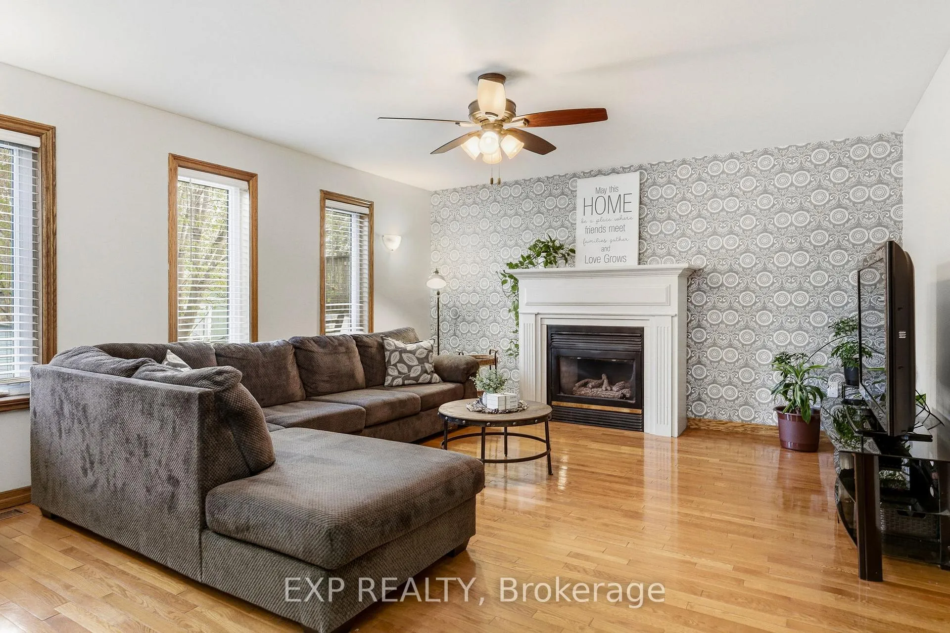 Photo 11 of 287 Elmview Gardens, Georgina, Historic Lakeshore Communities — HOMEH