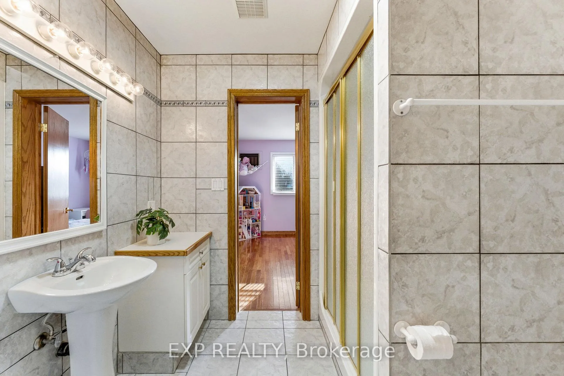 Photo 14 of 287 Elmview Gardens, Georgina, Historic Lakeshore Communities — HOMEH