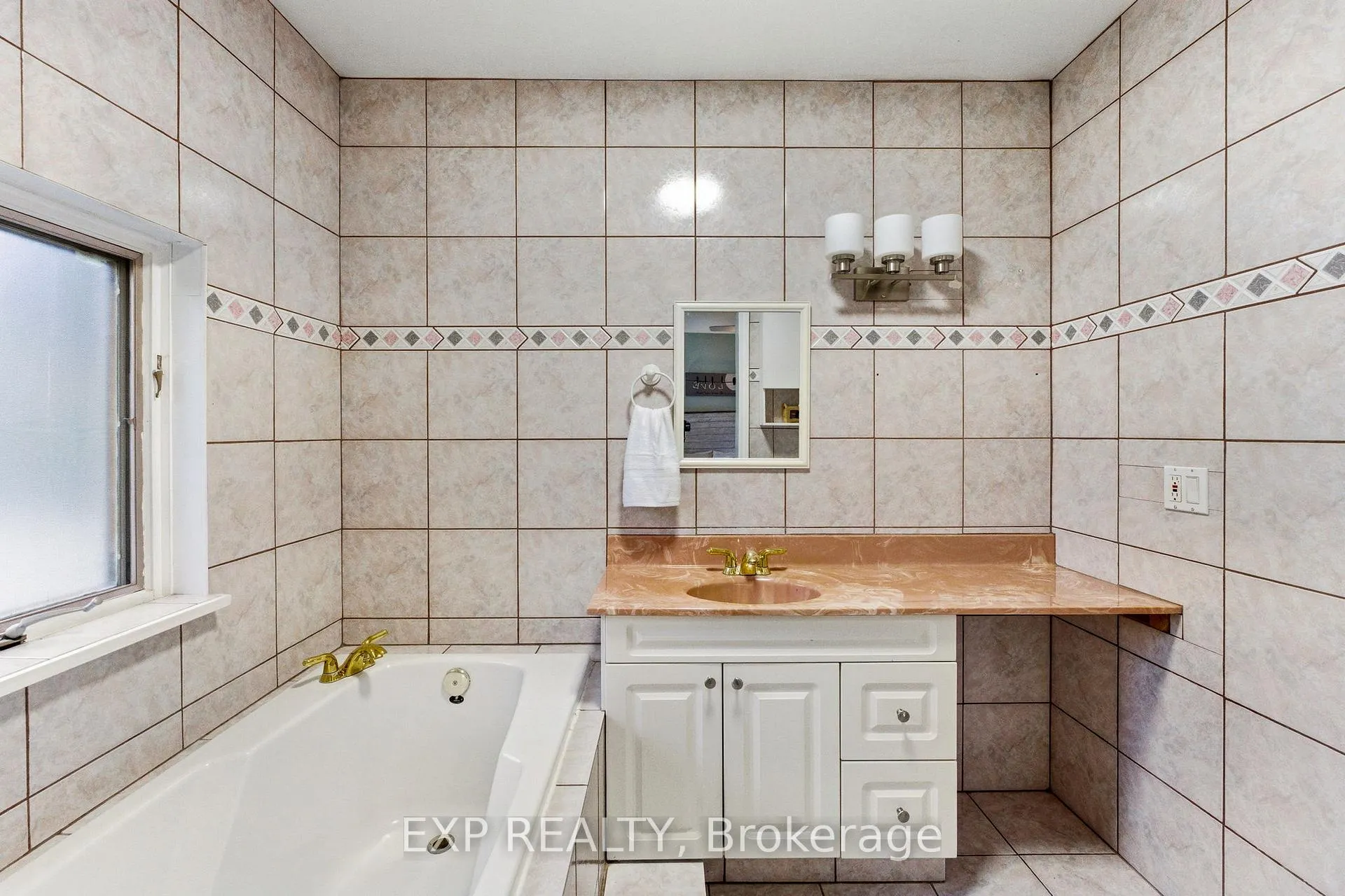 Photo 21 of 287 Elmview Gardens, Georgina, Historic Lakeshore Communities — HOMEH