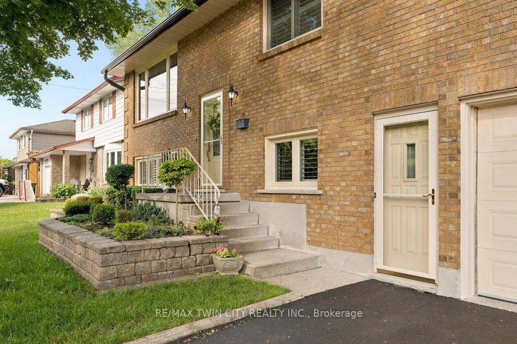 Photo 4 of 336 Manchester Road, Kitchener, Heritage Park - Kitchener — HOMEH