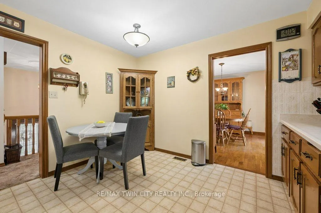 Photo 10 of 336 Manchester Road, Kitchener, Heritage Park - Kitchener — HOMEH