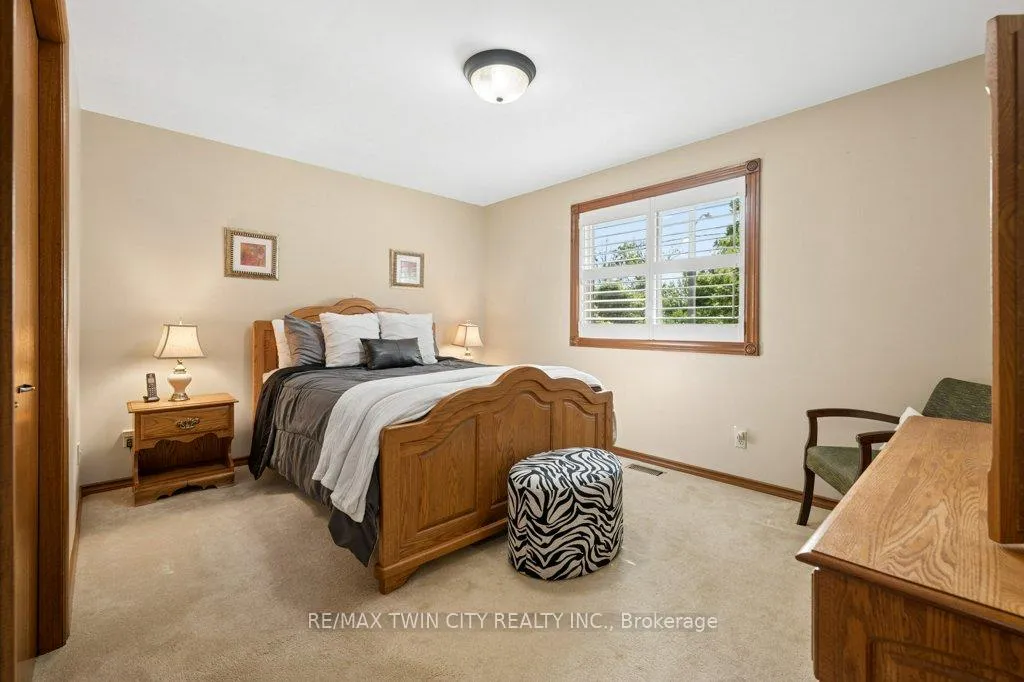 Photo 12 of 336 Manchester Road, Kitchener, Heritage Park - Kitchener — HOMEH