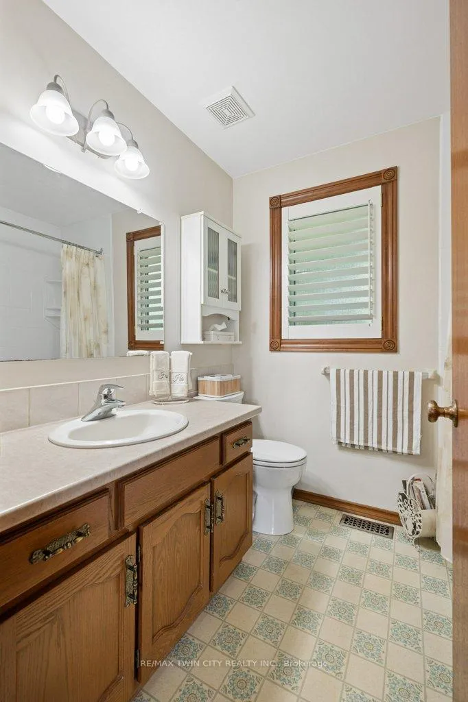 Photo 15 of 336 Manchester Road, Kitchener, Heritage Park - Kitchener — HOMEH