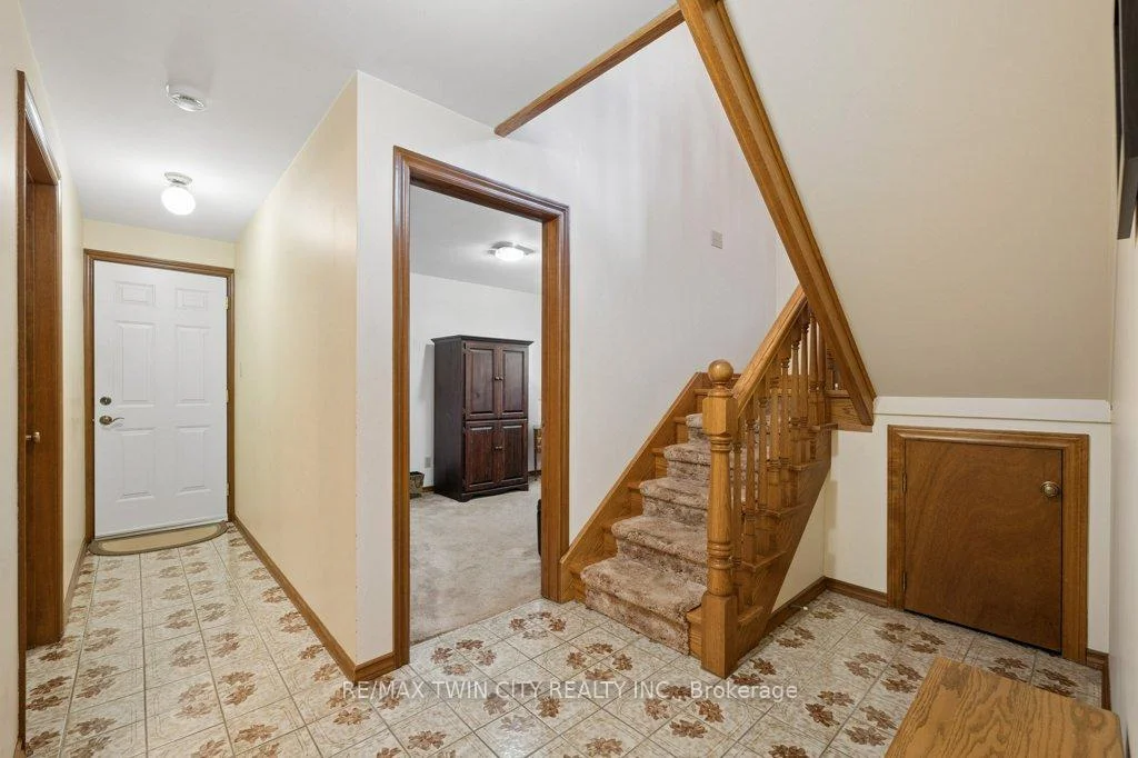 Photo 32 of 336 Manchester Road, Kitchener, Heritage Park - Kitchener — HOMEH