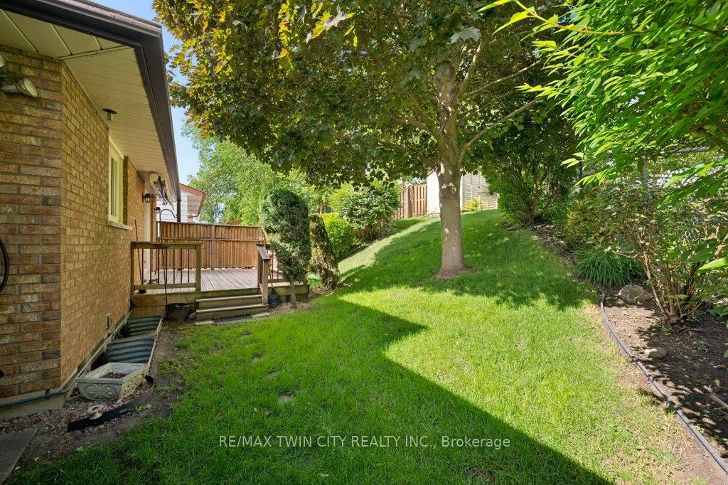 Photo 34 of 336 Manchester Road, Kitchener, Heritage Park - Kitchener — HOMEH