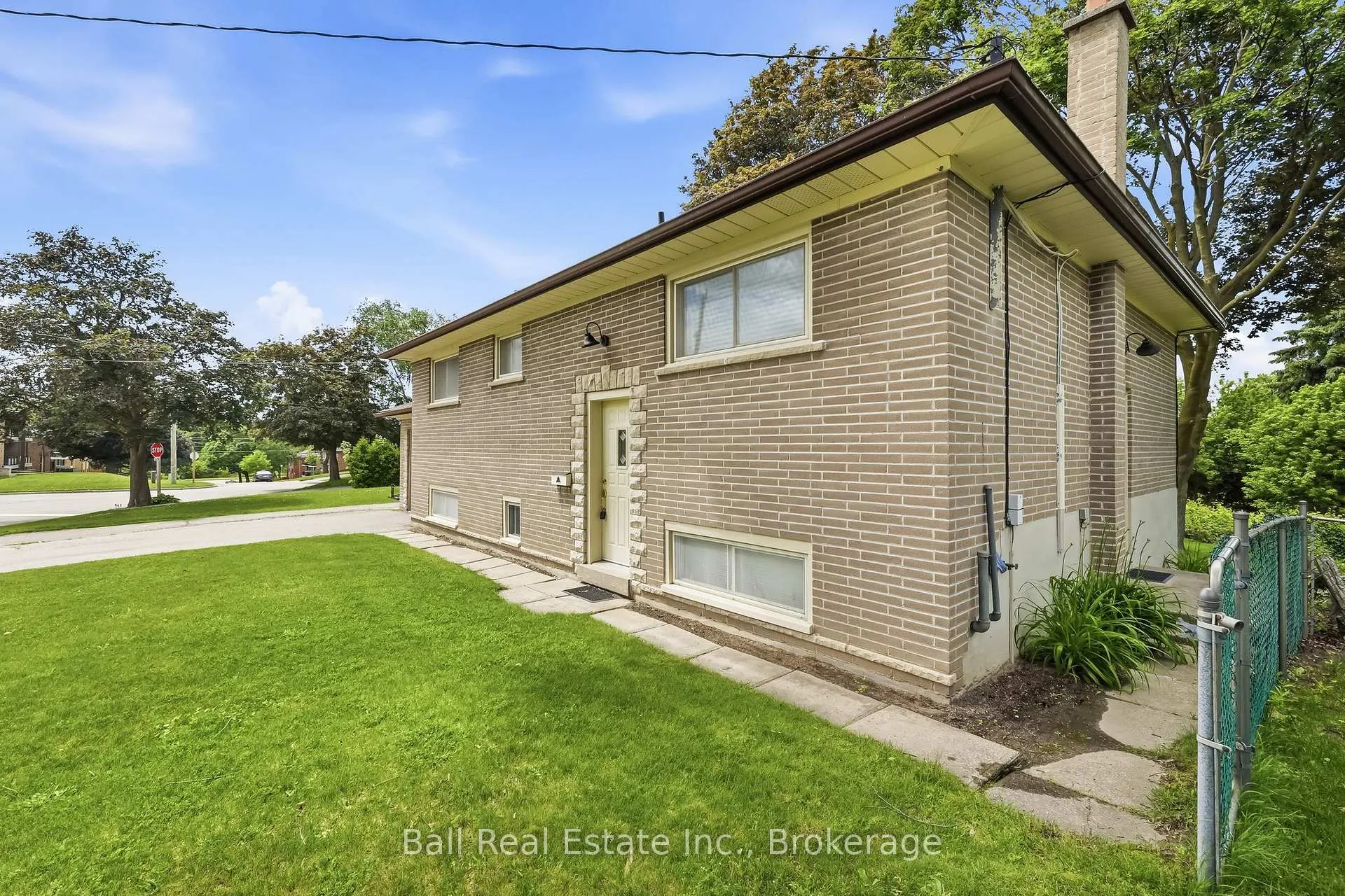 Photo 3 of 614 Lansdowne Drive, Oshawa, Eastdale — HOMEH