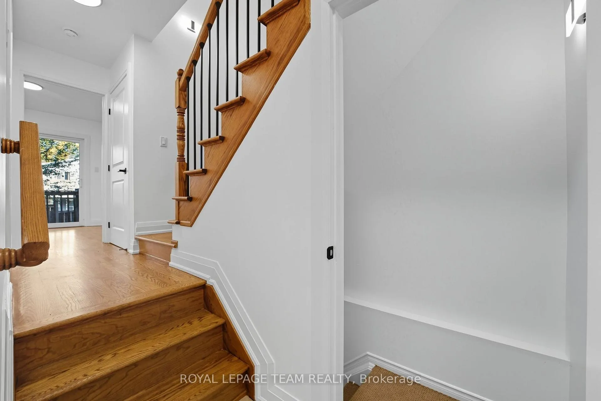 Photo 2 of 1512 Clementine Boulevard, Ottawa, Billings Bridge — HOMEH