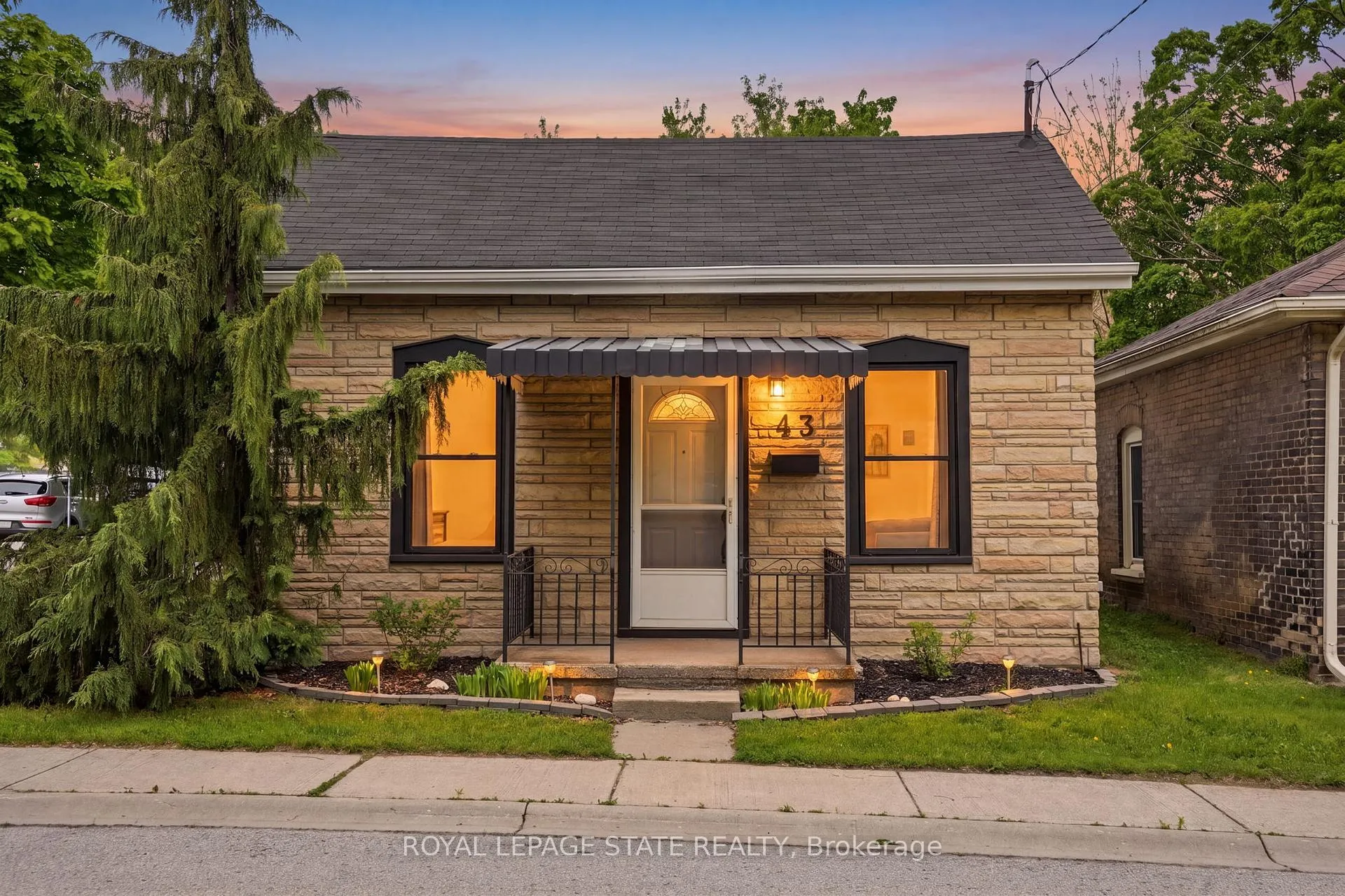 Photo 4 of 43 Alonzo Street, Brantford — HOMEH