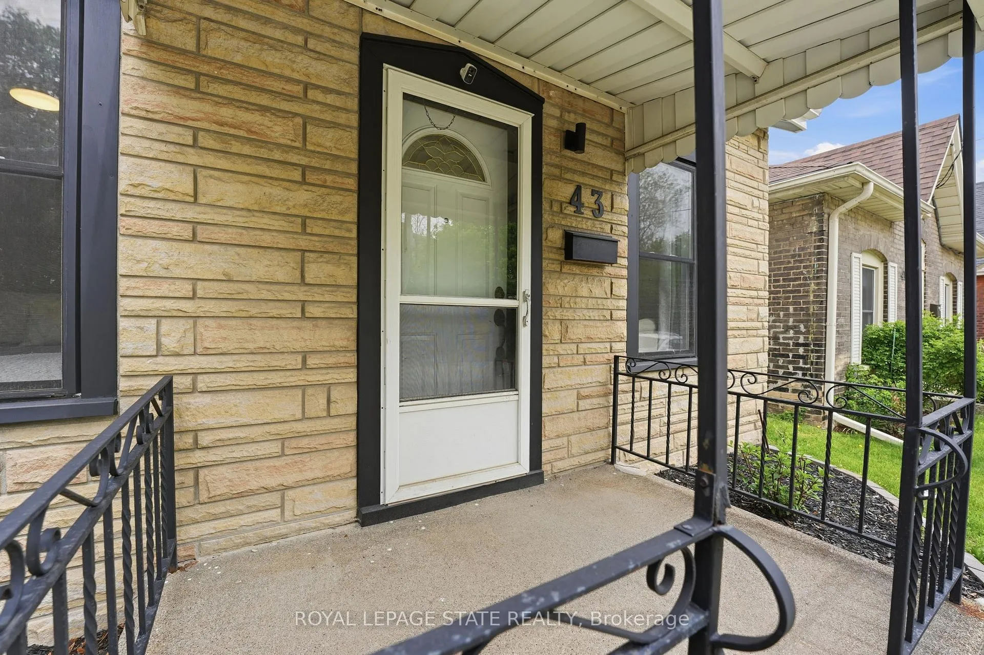 Photo 5 of 43 Alonzo Street, Brantford — HOMEH