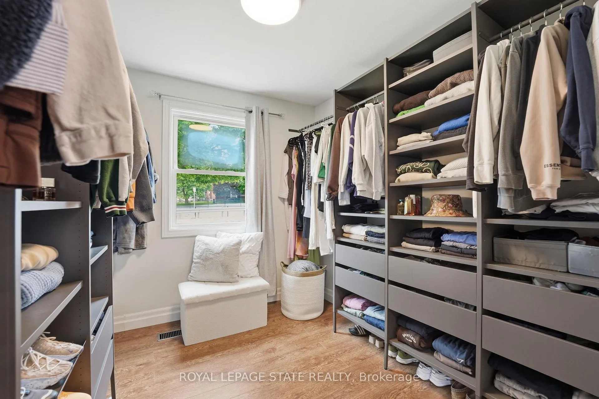 Photo 20 of 43 Alonzo Street, Brantford — HOMEH