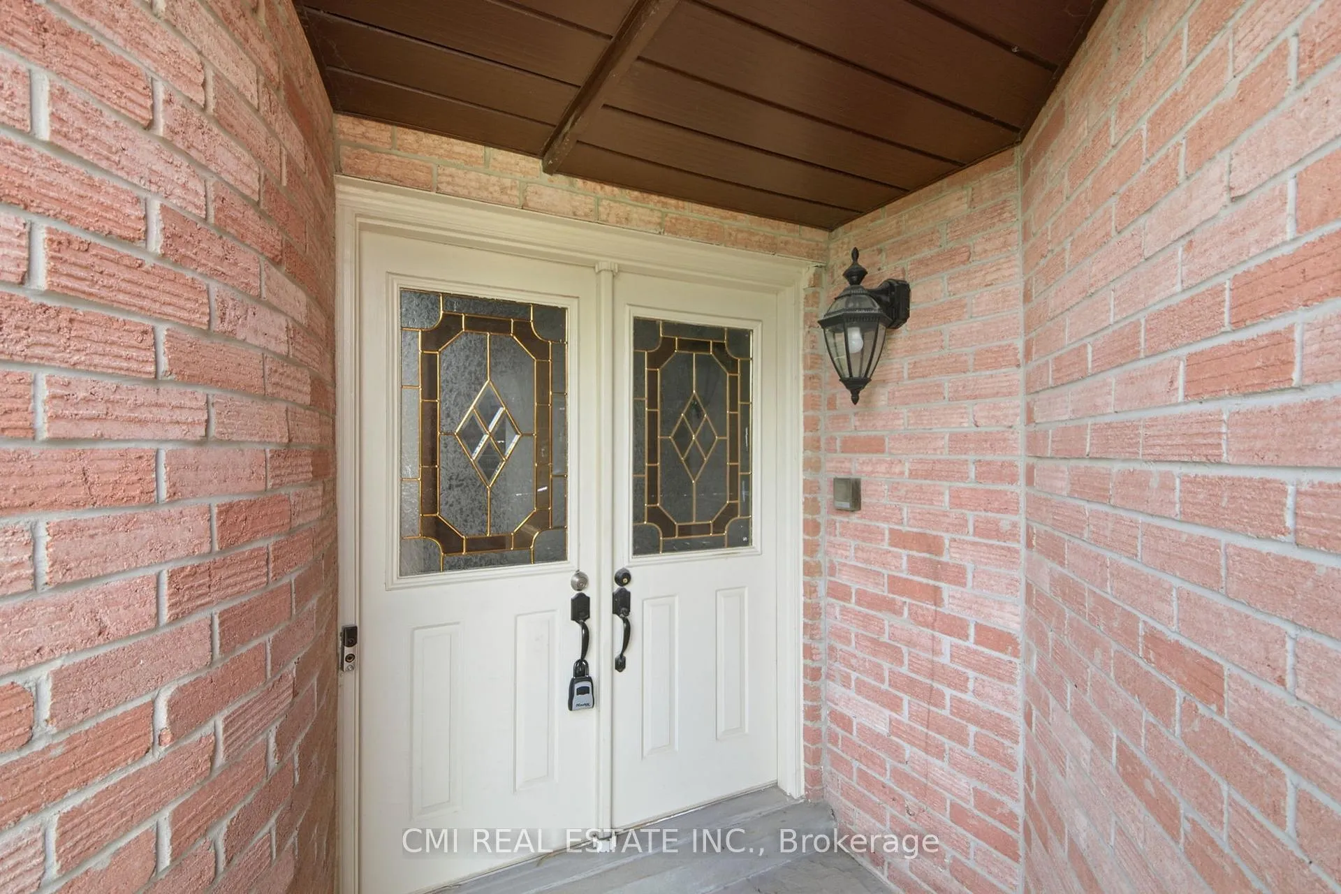Photo 5 of 31 Castlehill Road, Brampton, Northwood Park — HOMEH