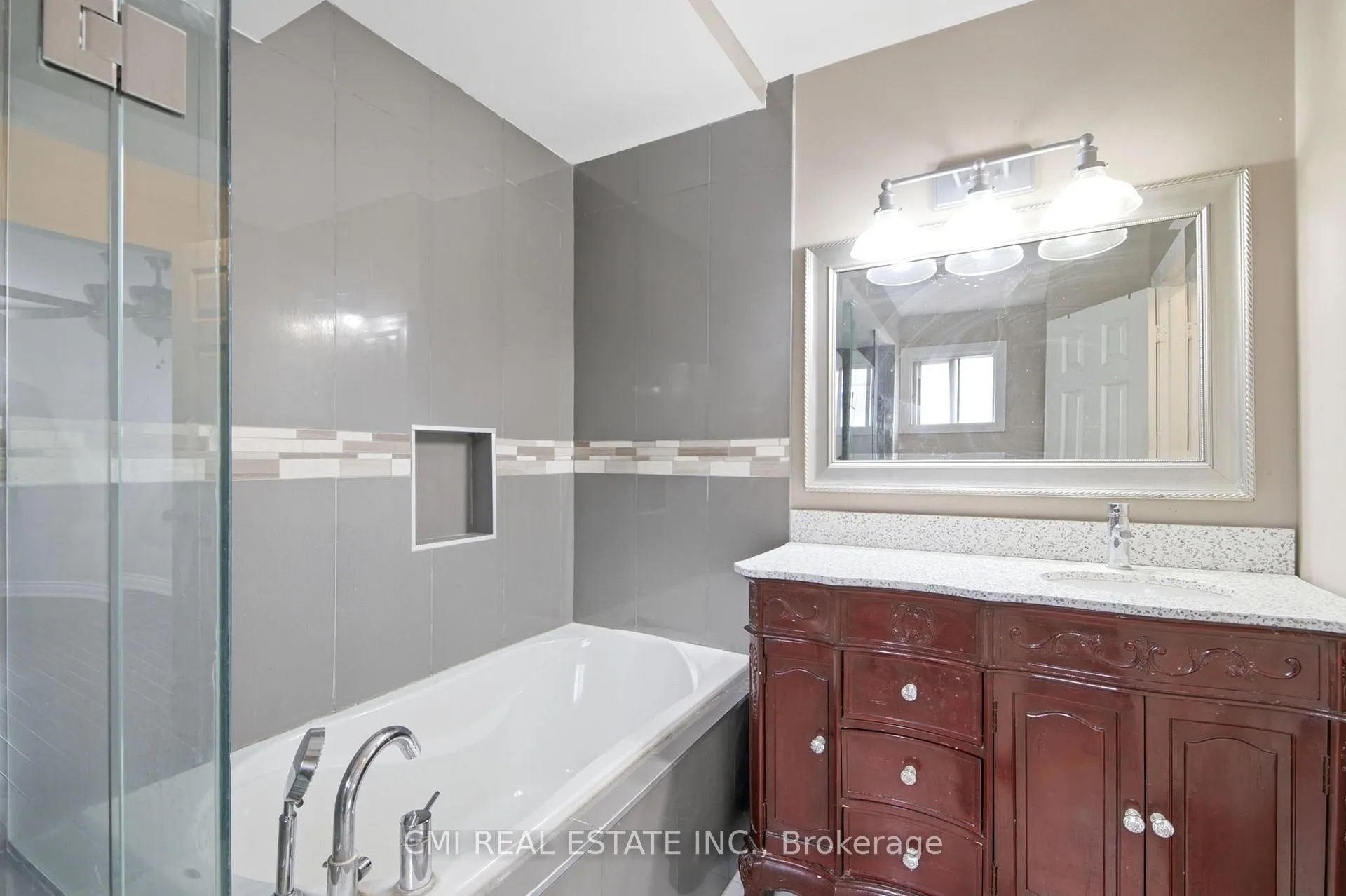 Photo 30 of 31 Castlehill Road, Brampton, Northwood Park — HOMEH