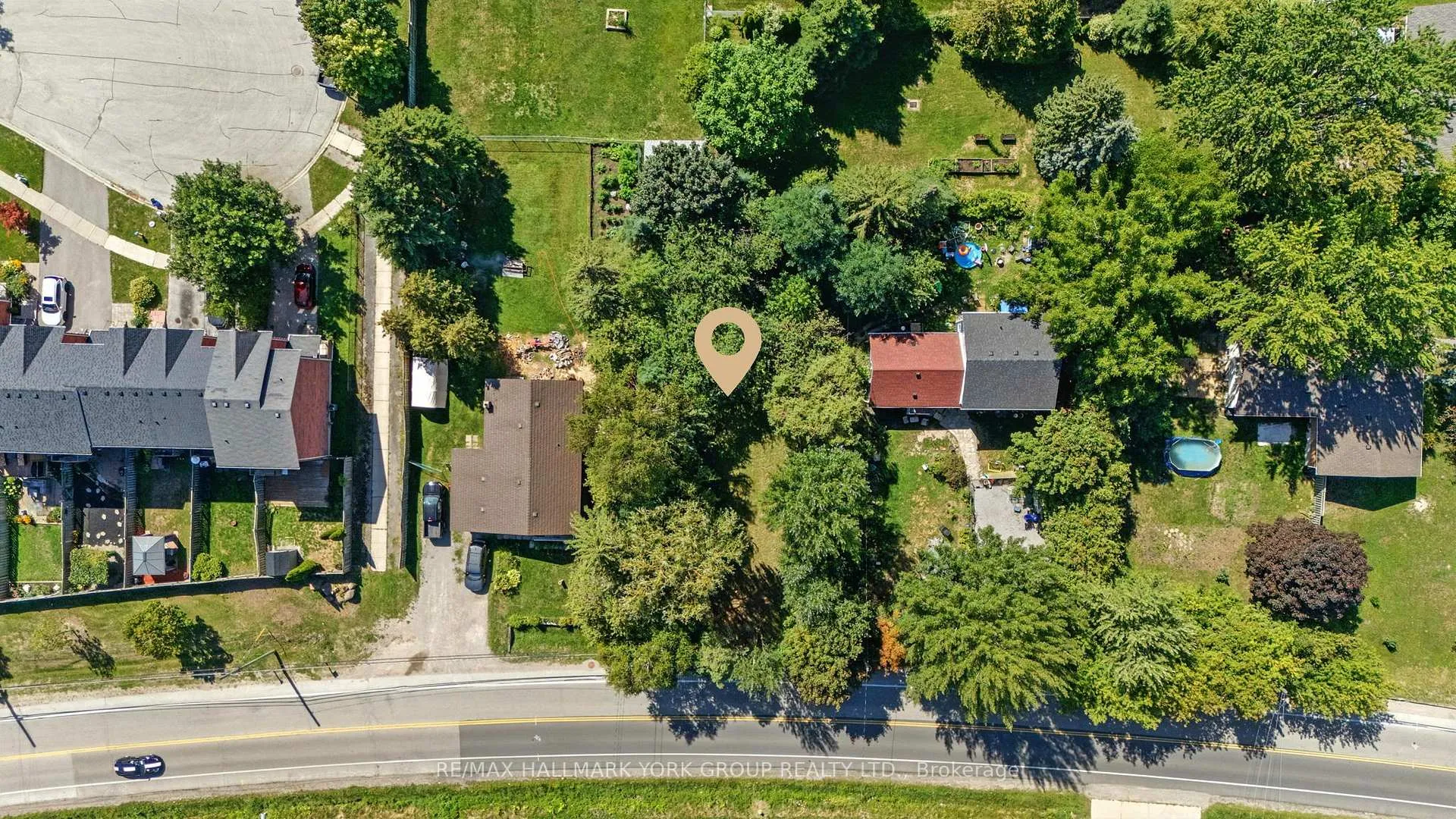 Photo 6 of 136 Metro Road N, Georgina, Historic Lakeshore Communities — HOMEH