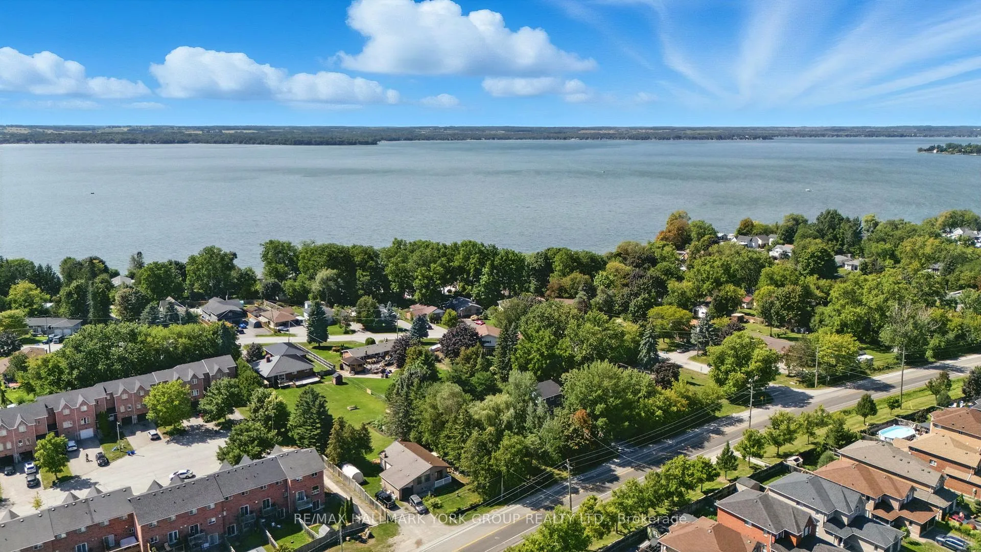 Photo 10 of 136 Metro Road N, Georgina, Historic Lakeshore Communities — HOMEH