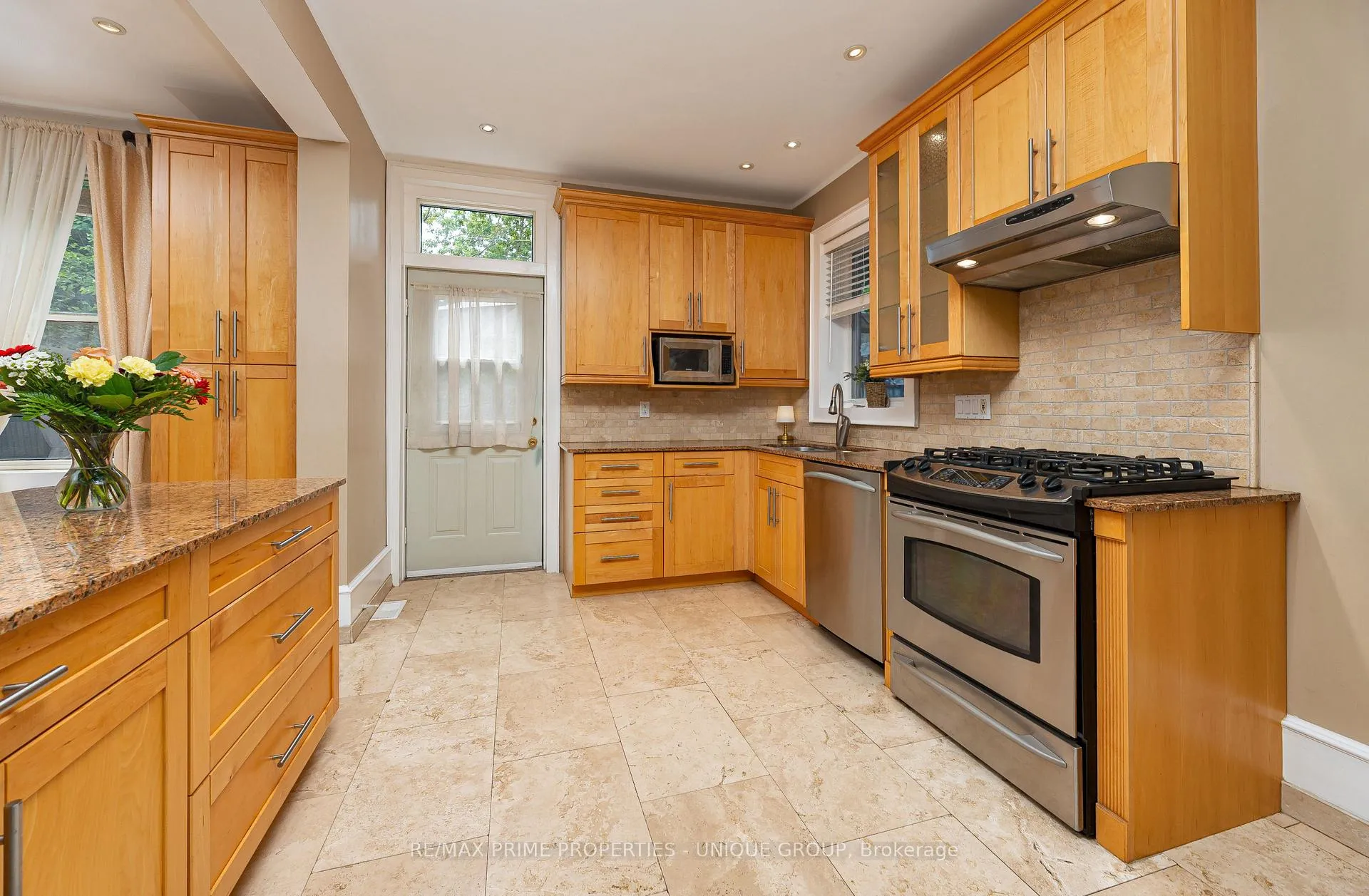 Photo 10 of 3 Sparkhall Avenue, Toronto, North Riverdale — HOMEH