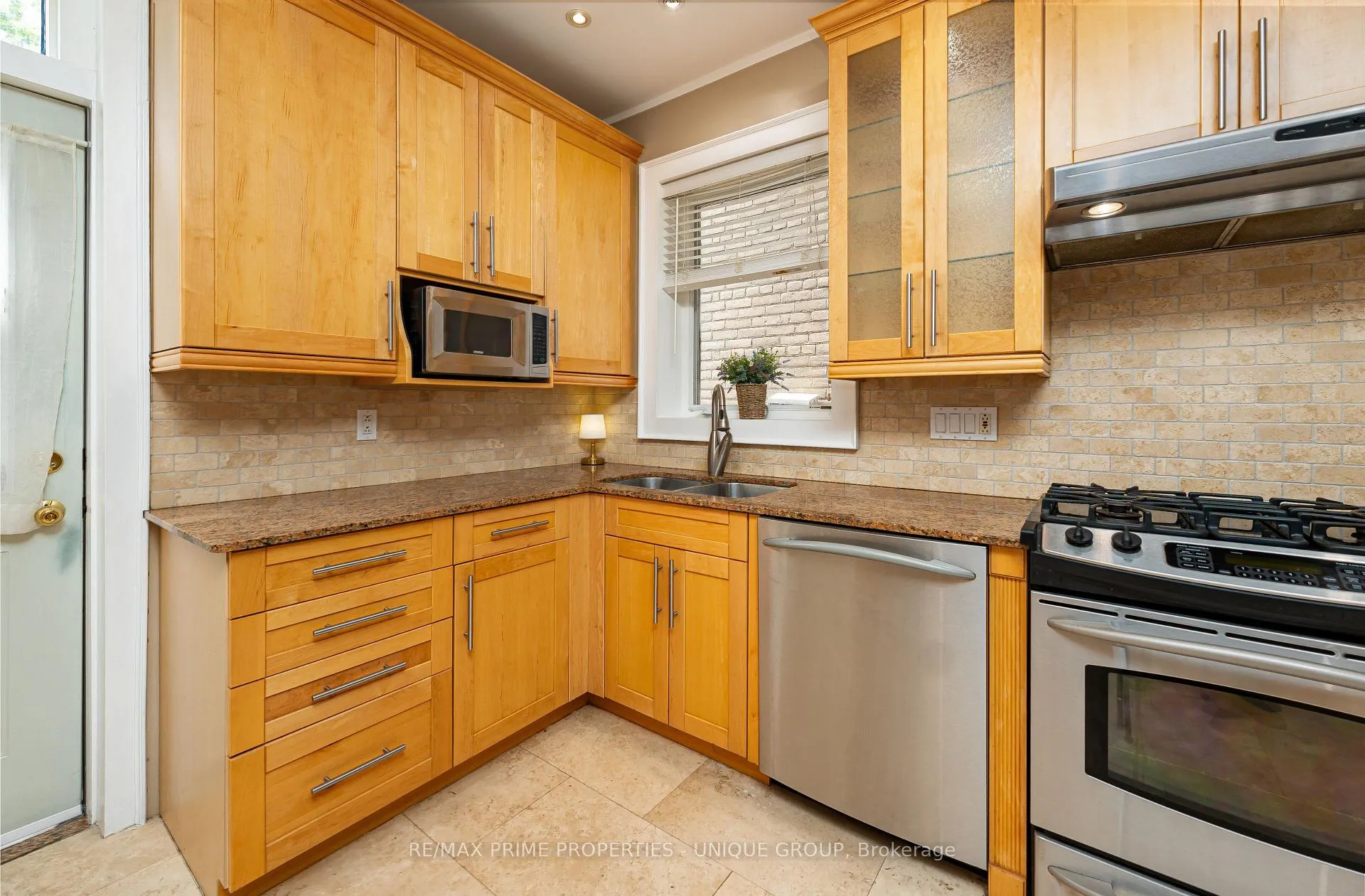 Photo 12 of 3 Sparkhall Avenue, Toronto, North Riverdale — HOMEH