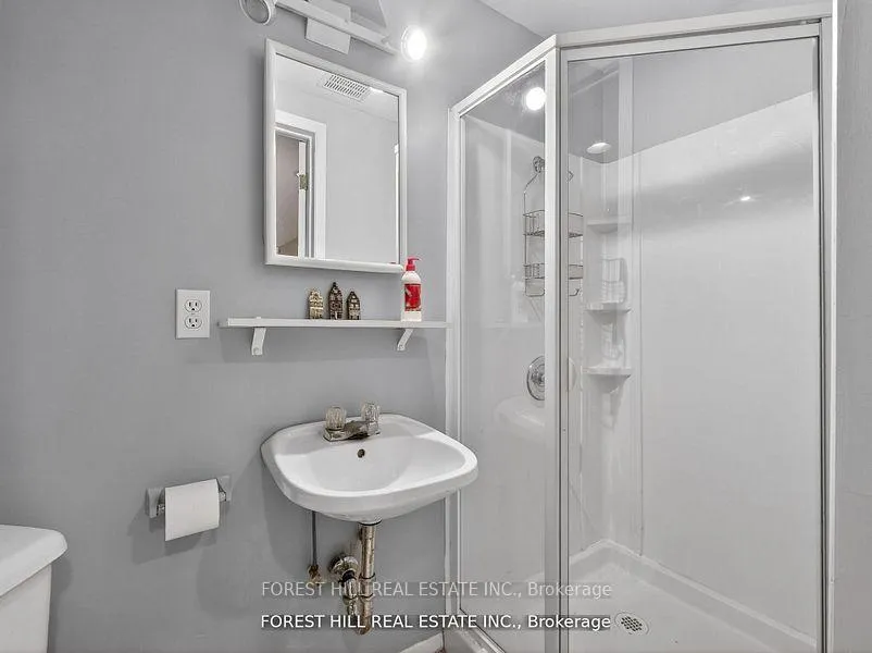 Photo 37 of 43 Rockwood Crescent, Vaughan, Beverley Glen — HOMEH