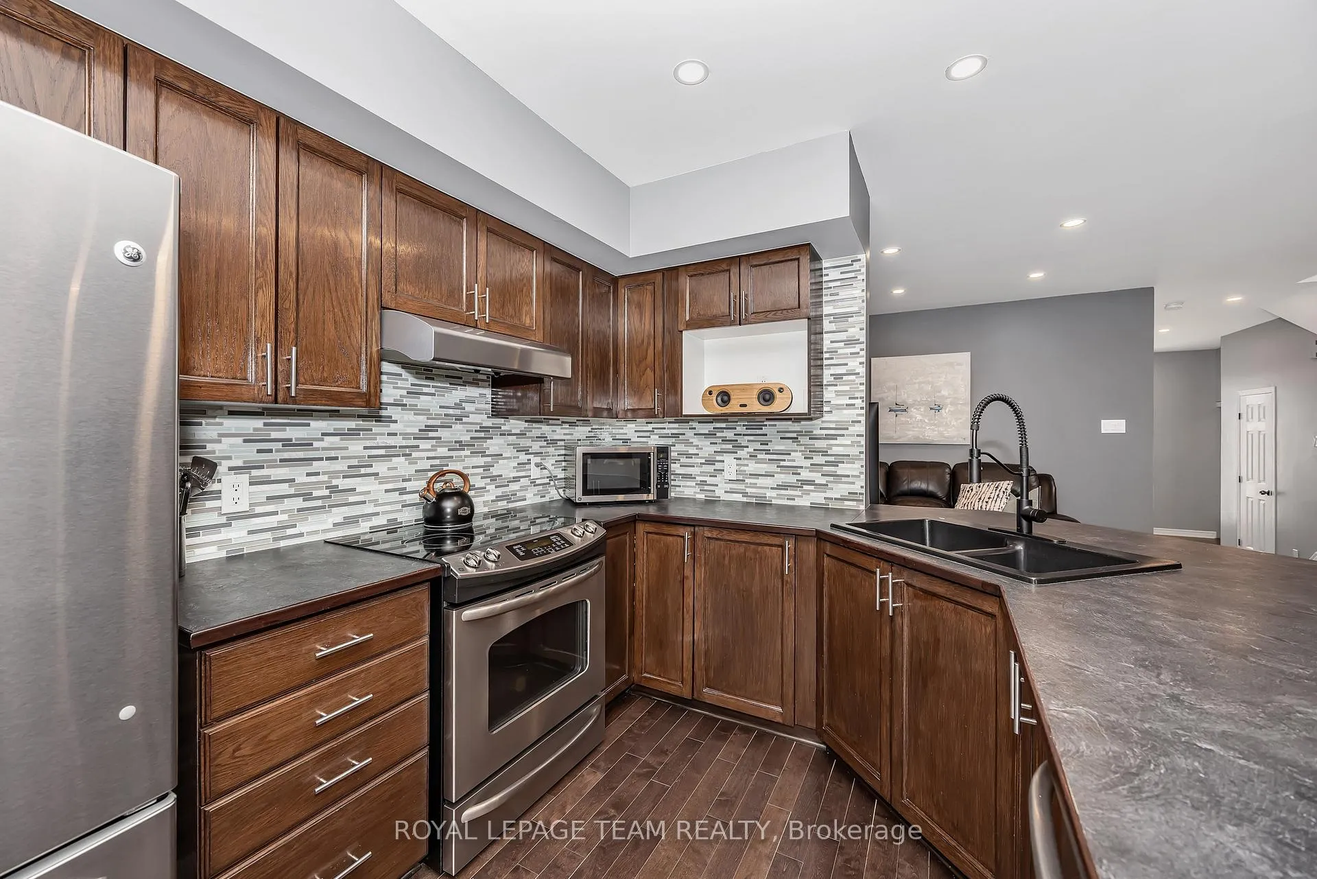Photo 11 of 49 Chantilly Gate, Ottawa, Stittsville (North) — HOMEH