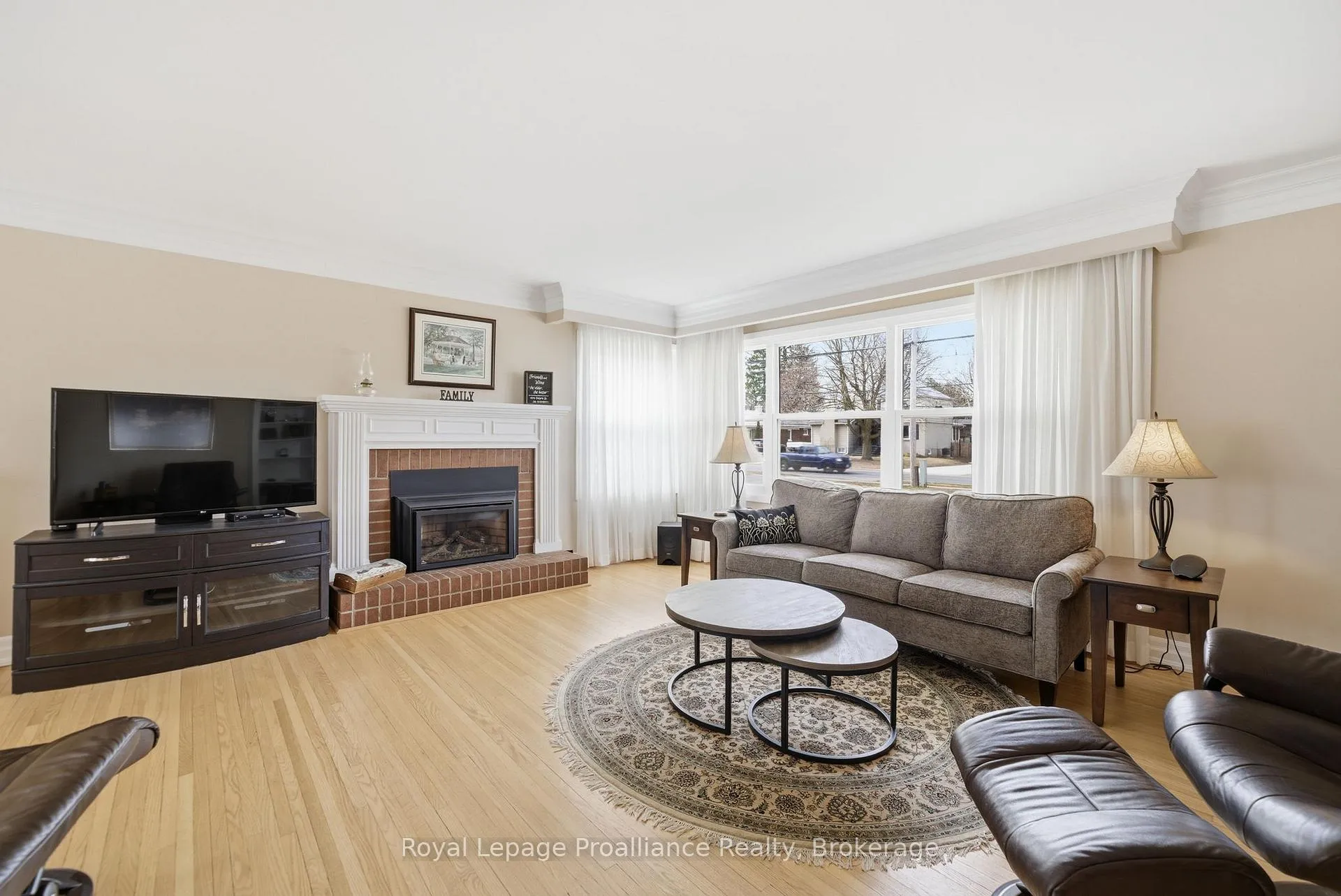 Photo 3 of 1072 Ontario Street, Cobourg — HOMEH