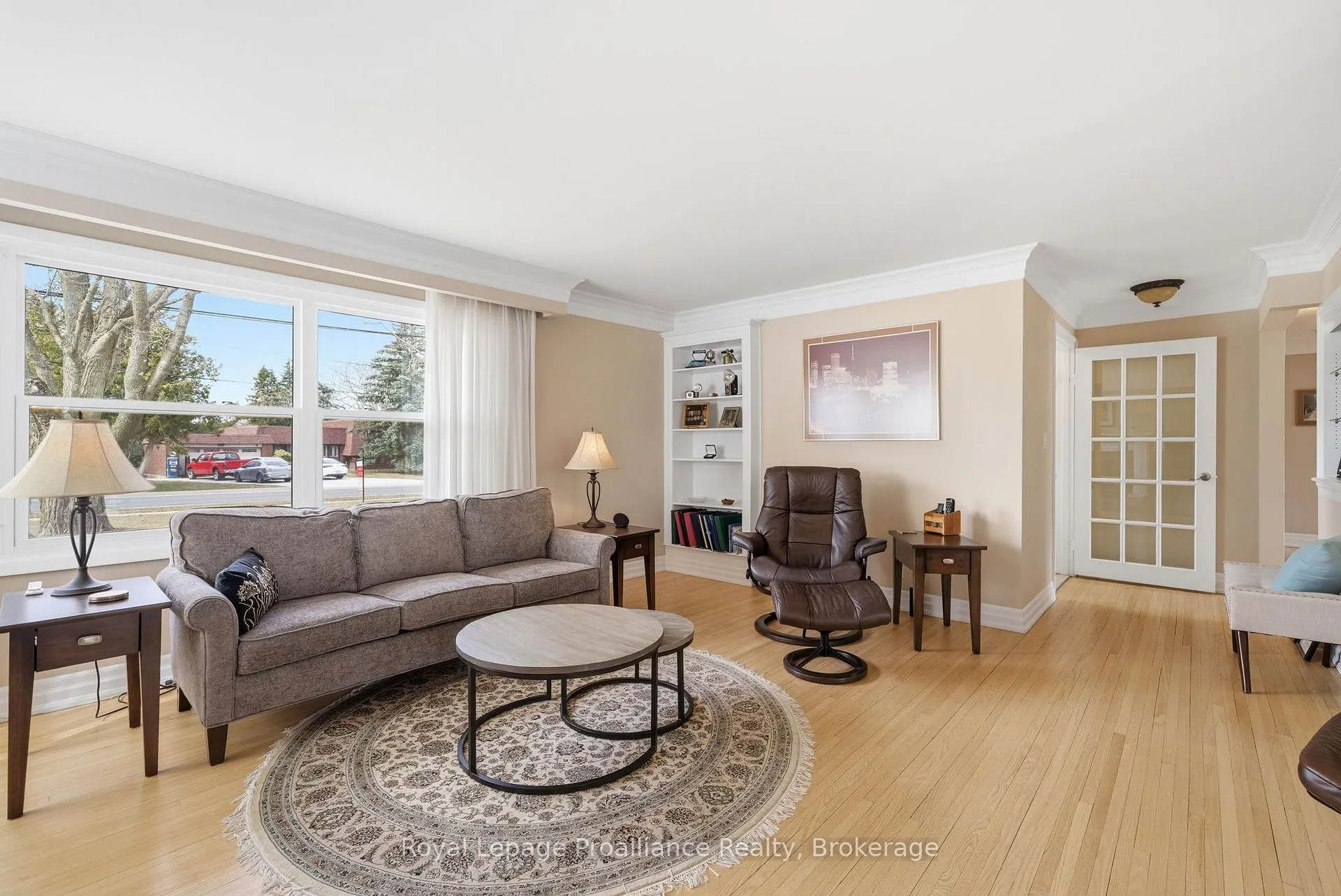 Photo 4 of 1072 Ontario Street, Cobourg — HOMEH