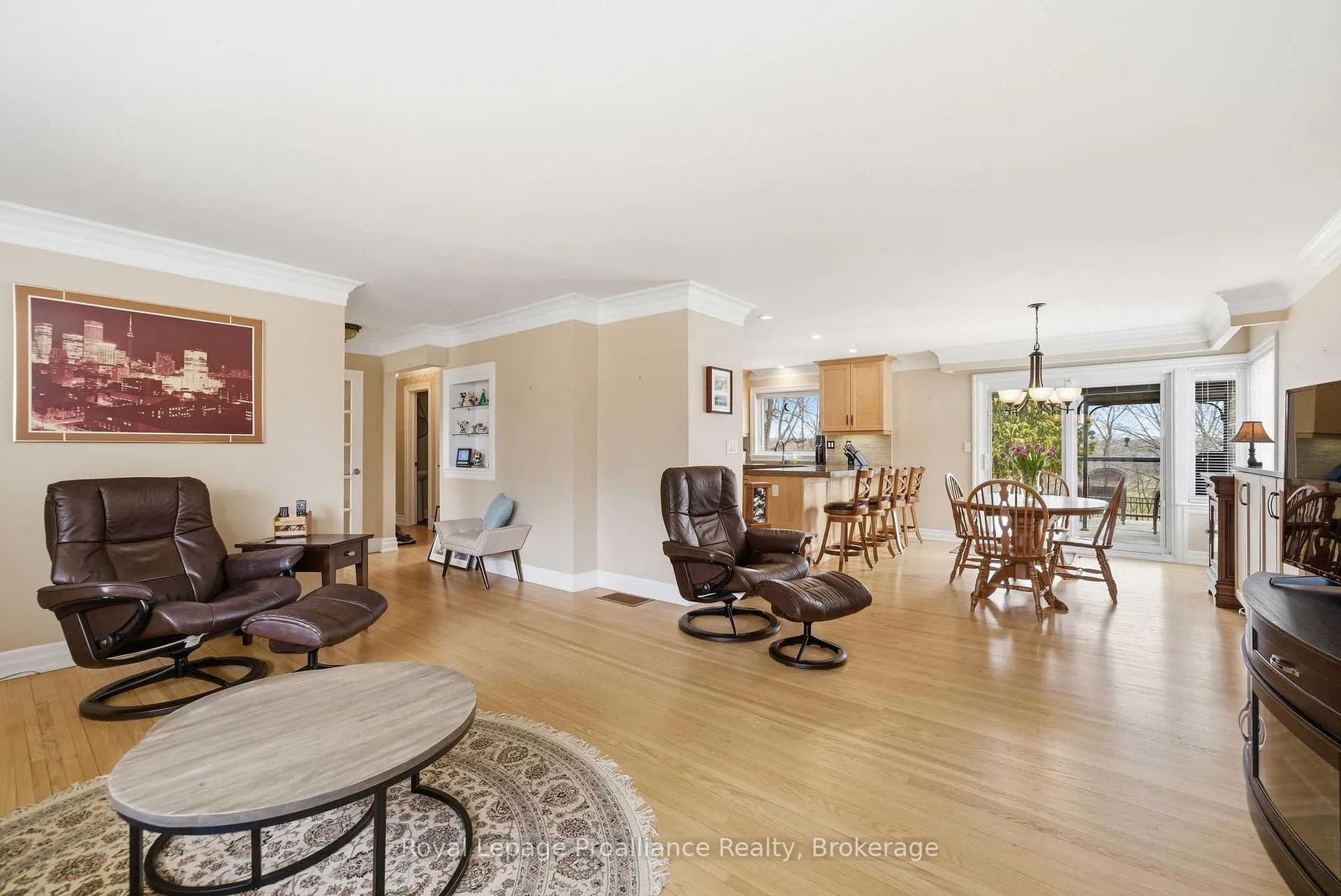 Photo 5 of 1072 Ontario Street, Cobourg — HOMEH