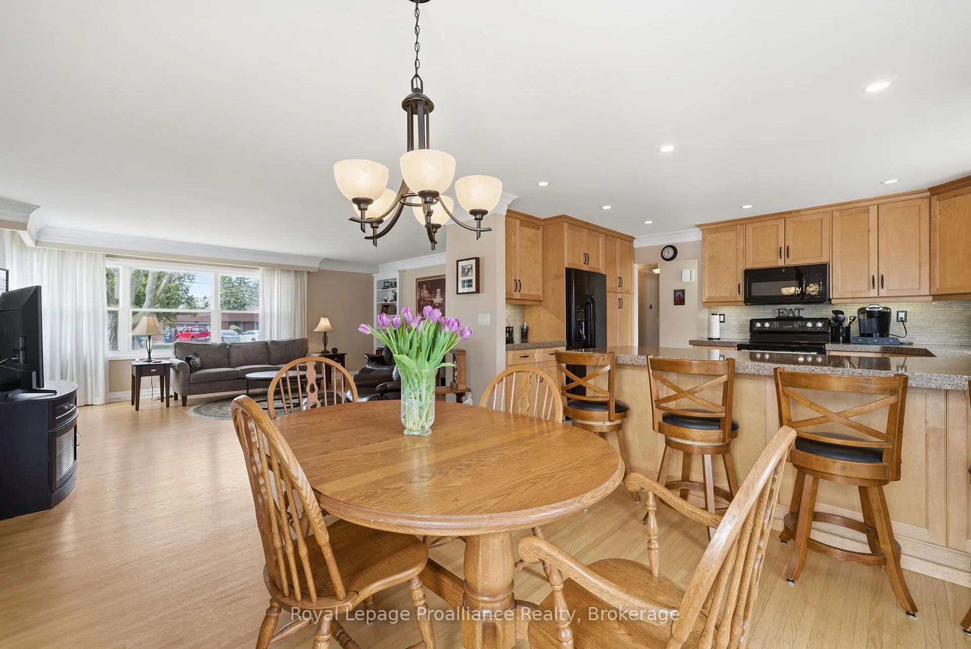 Photo 8 of 1072 Ontario Street, Cobourg — HOMEH