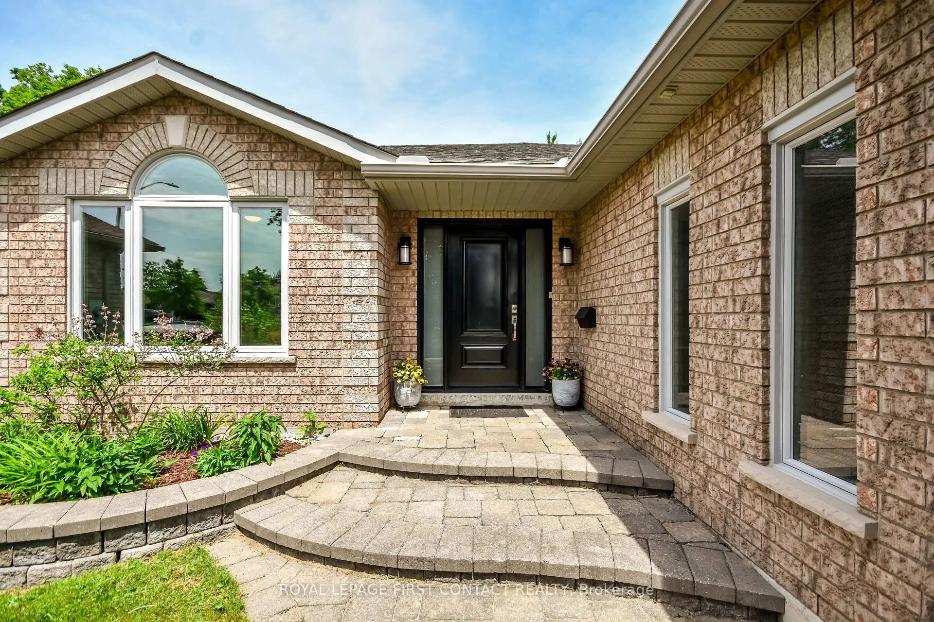 Photo 2 of 6 Nicklaus Drive, Barrie, East Bayfield — HOMEH