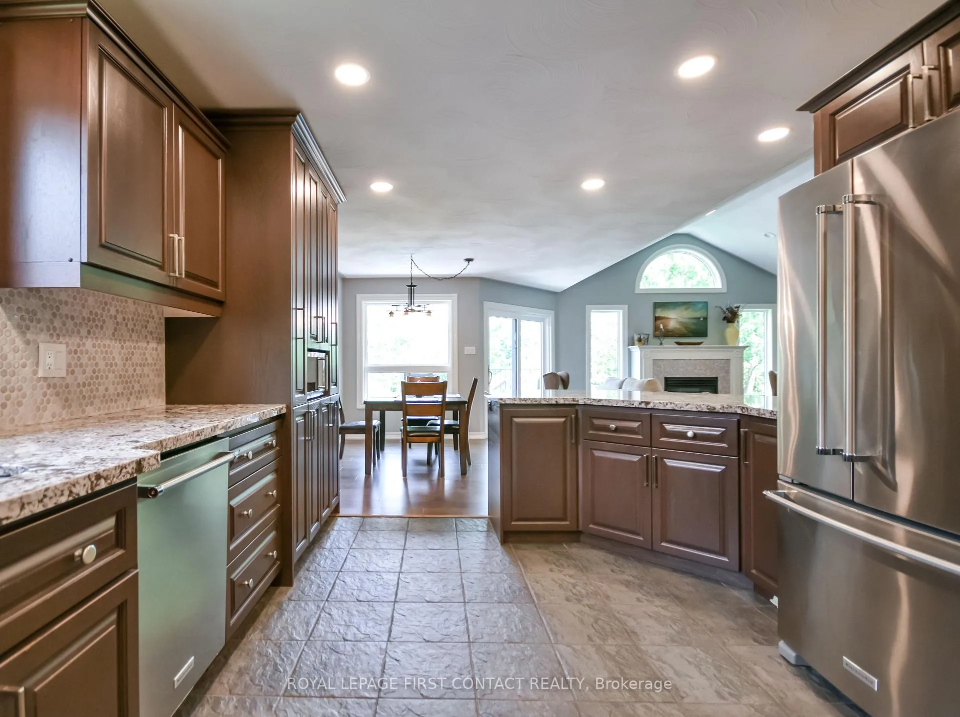 Photo 5 of 6 Nicklaus Drive, Barrie, East Bayfield — HOMEH