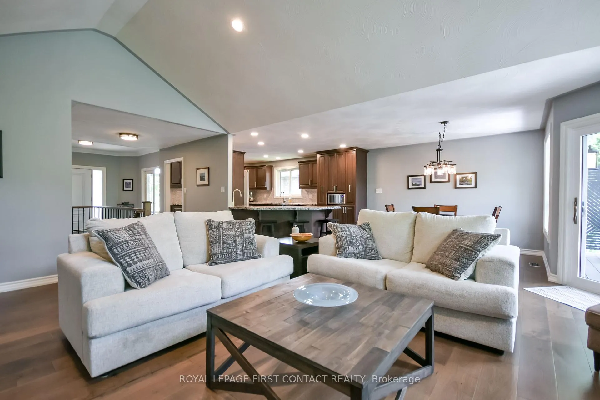 Photo 11 of 6 Nicklaus Drive, Barrie, East Bayfield — HOMEH