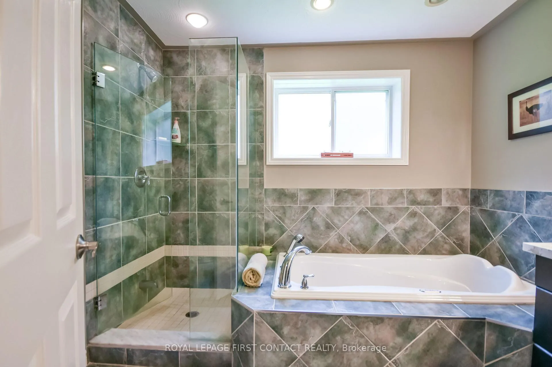 Photo 30 of 6 Nicklaus Drive, Barrie, East Bayfield — HOMEH
